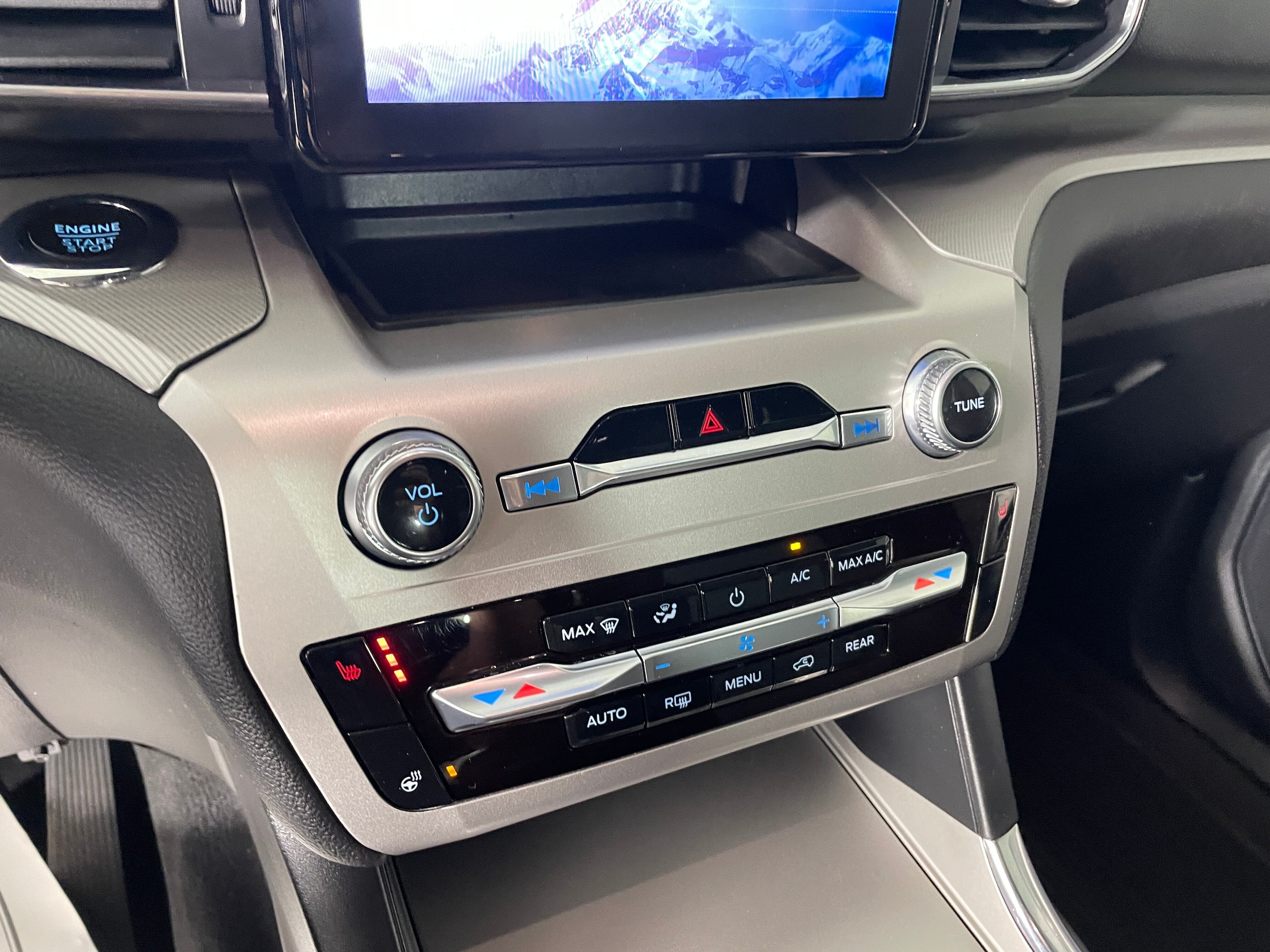 2022 Ford Explorer XLT photo 6