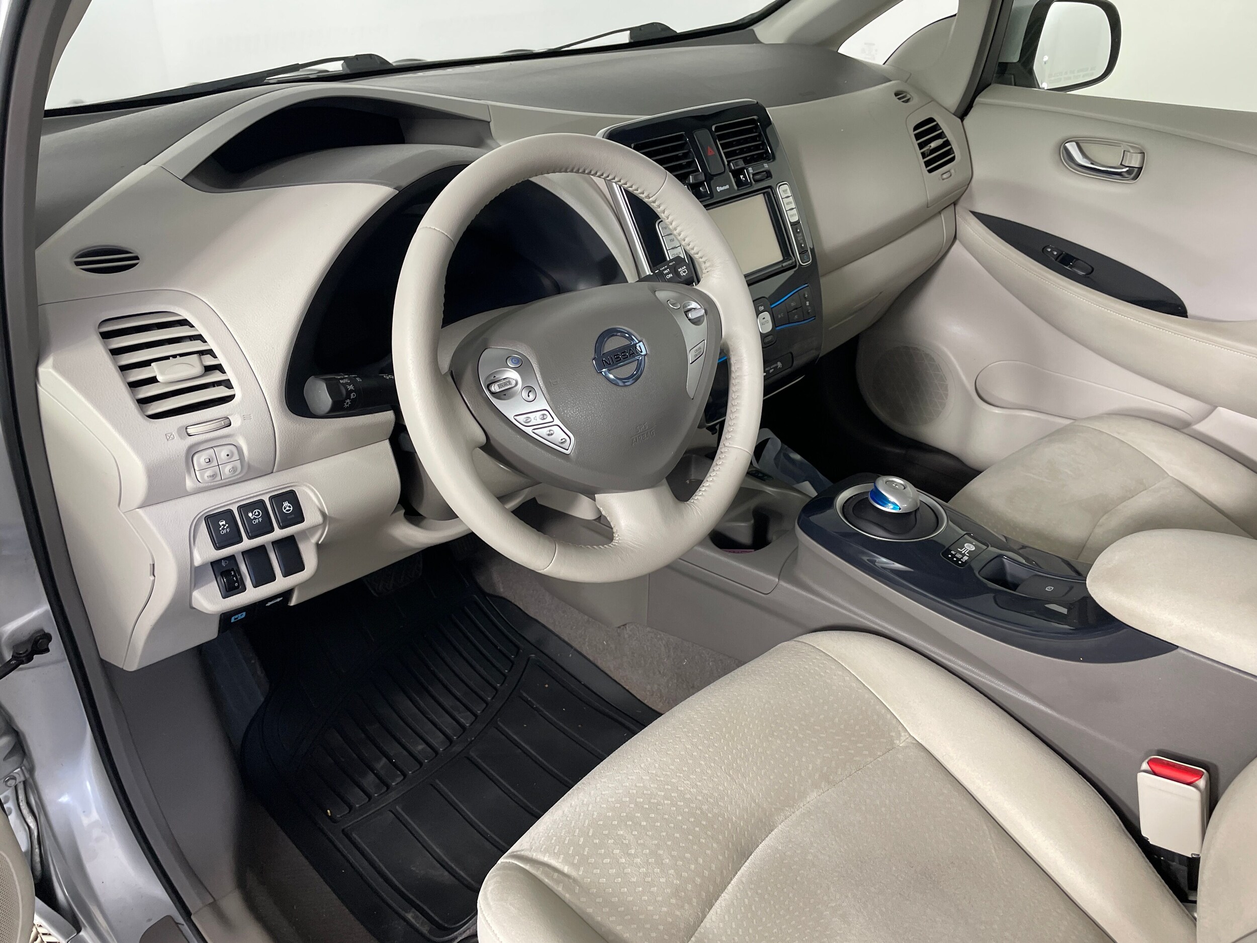 2012 Nissan Leaf SL photo 2