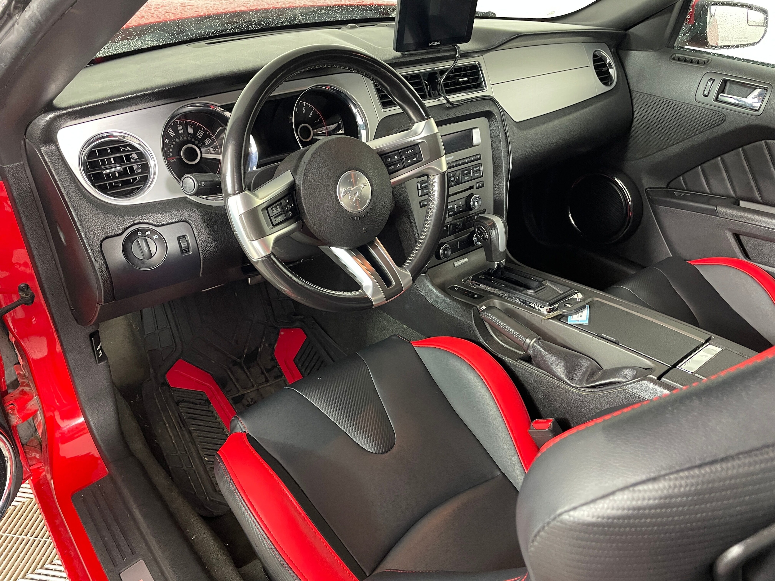 2014 Ford Mustang V6 Premium photo 3