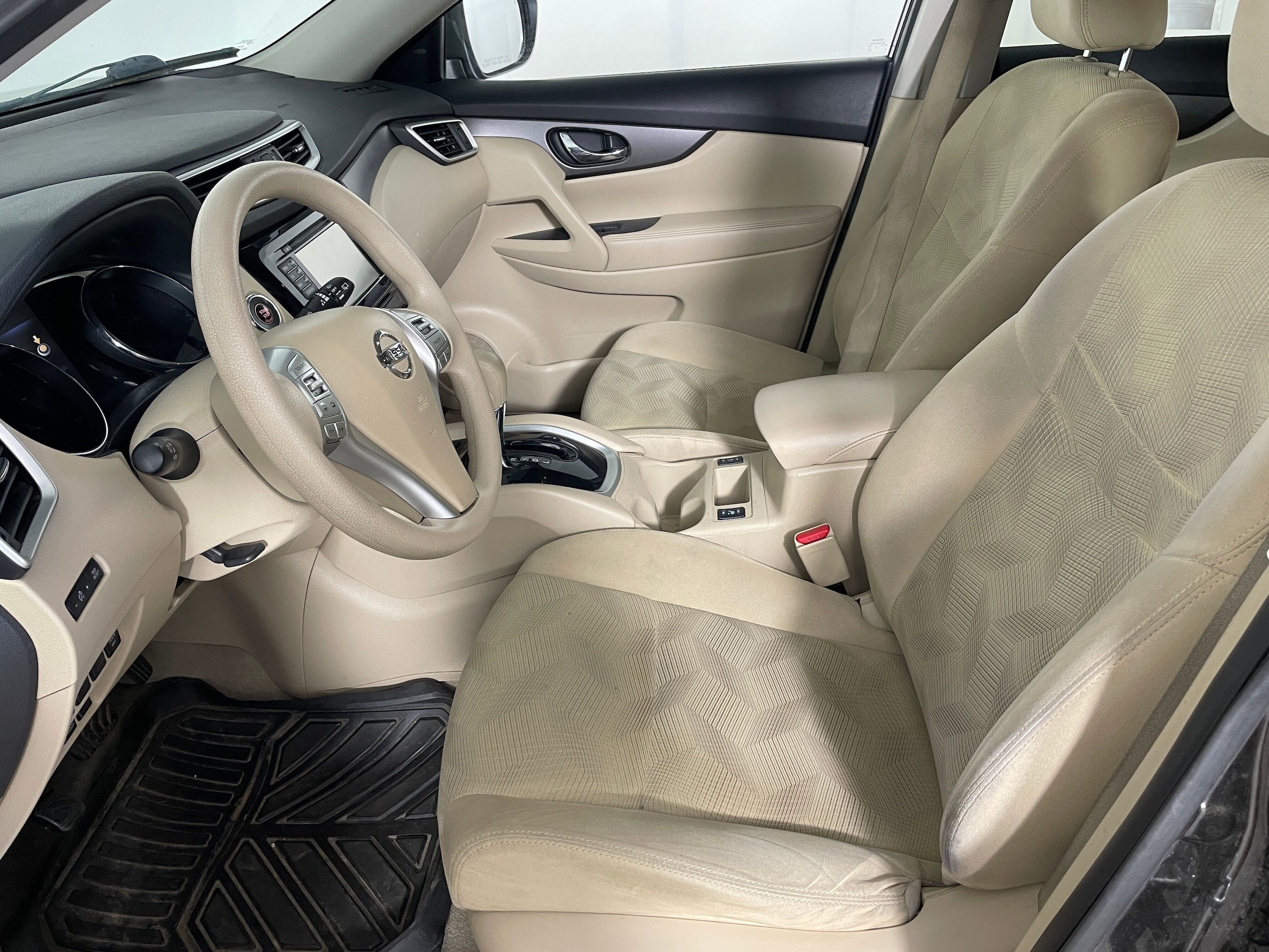 Used 2015 Nissan Rogue SV with VIN 5N1AT2MKXFC774309 for sale in Bremerton, WA