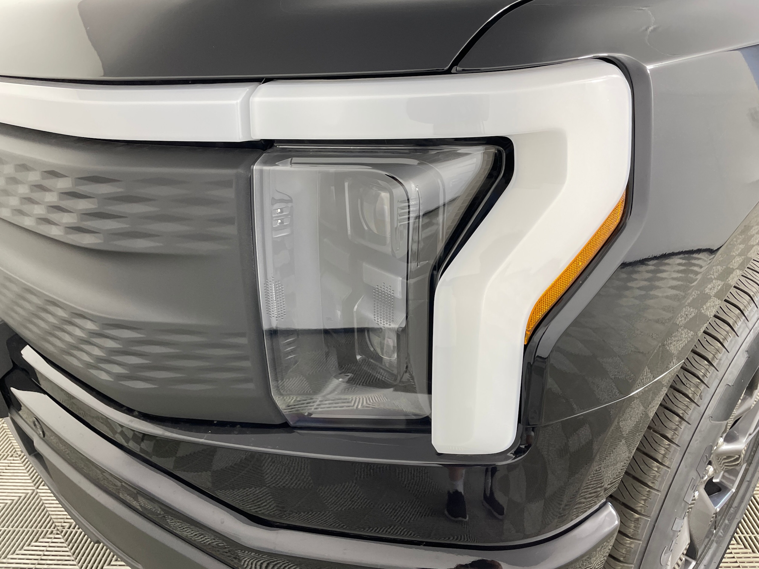 2025 Ford F-150 Lightning Flash - Photo 21
