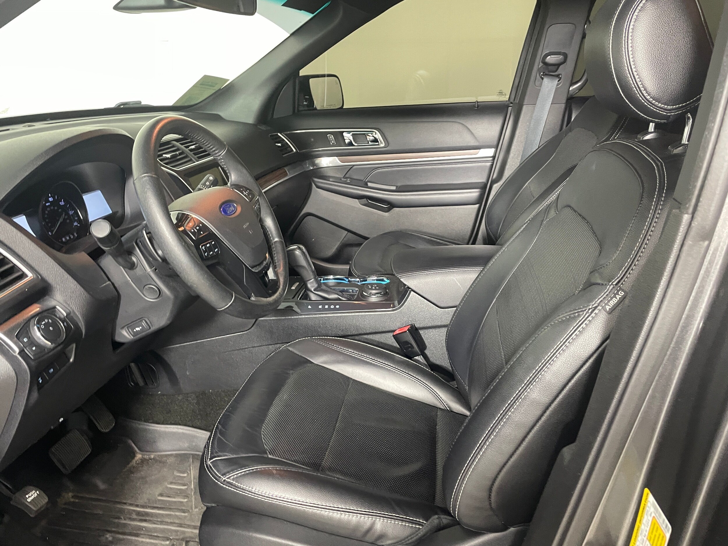 2016 Ford Explorer Limited photo 2