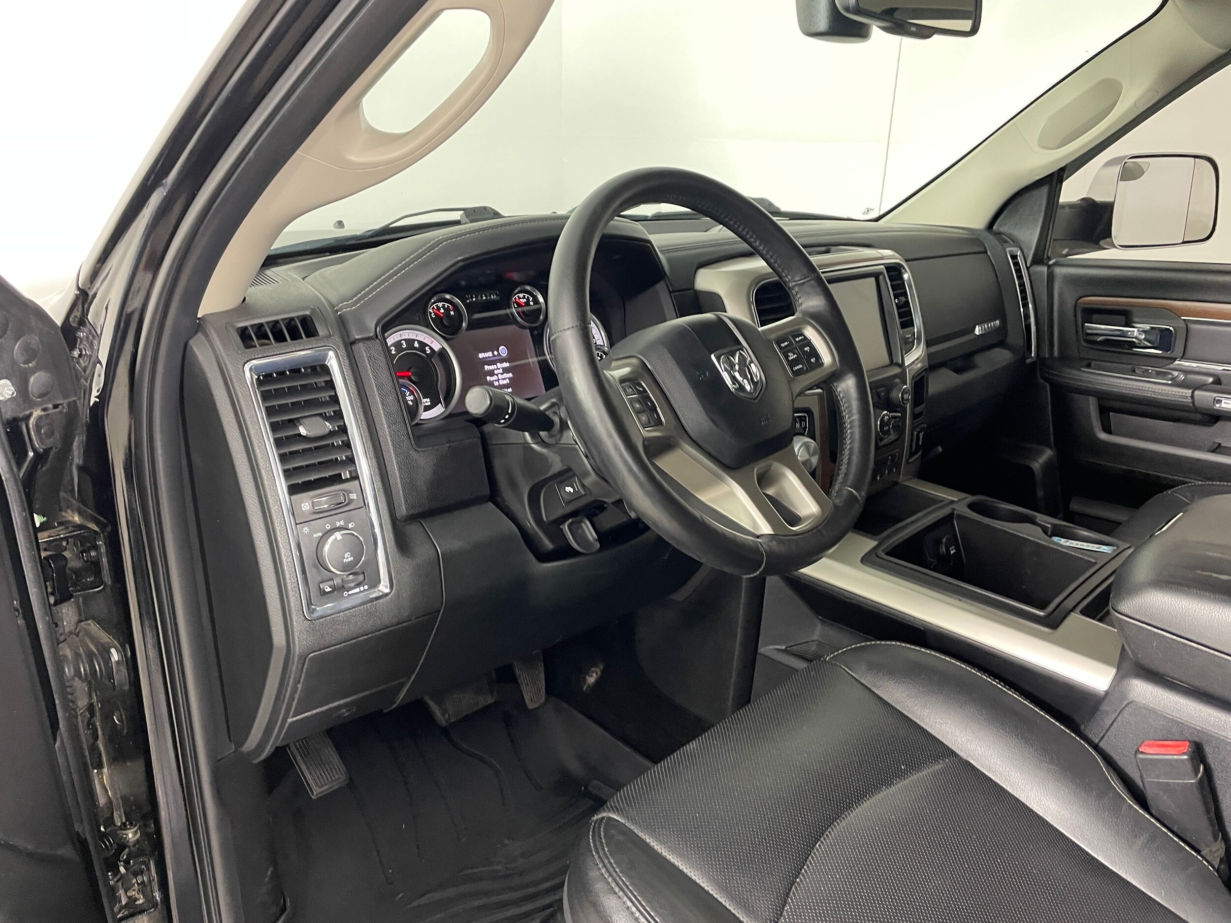 2015 Ram 1500 Laramie photo 3