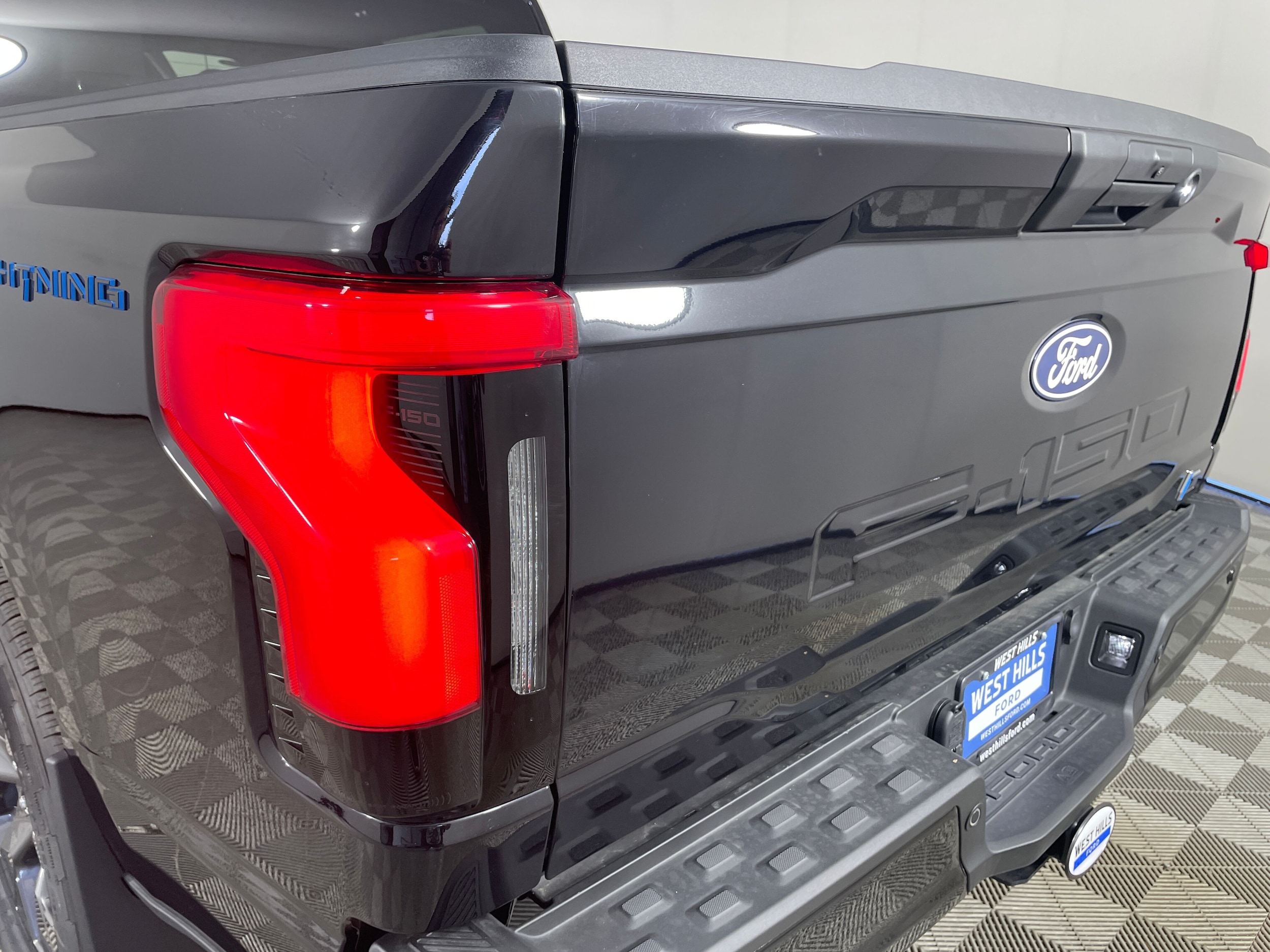 2025 Ford F-150 Lightning Flash - Photo 18