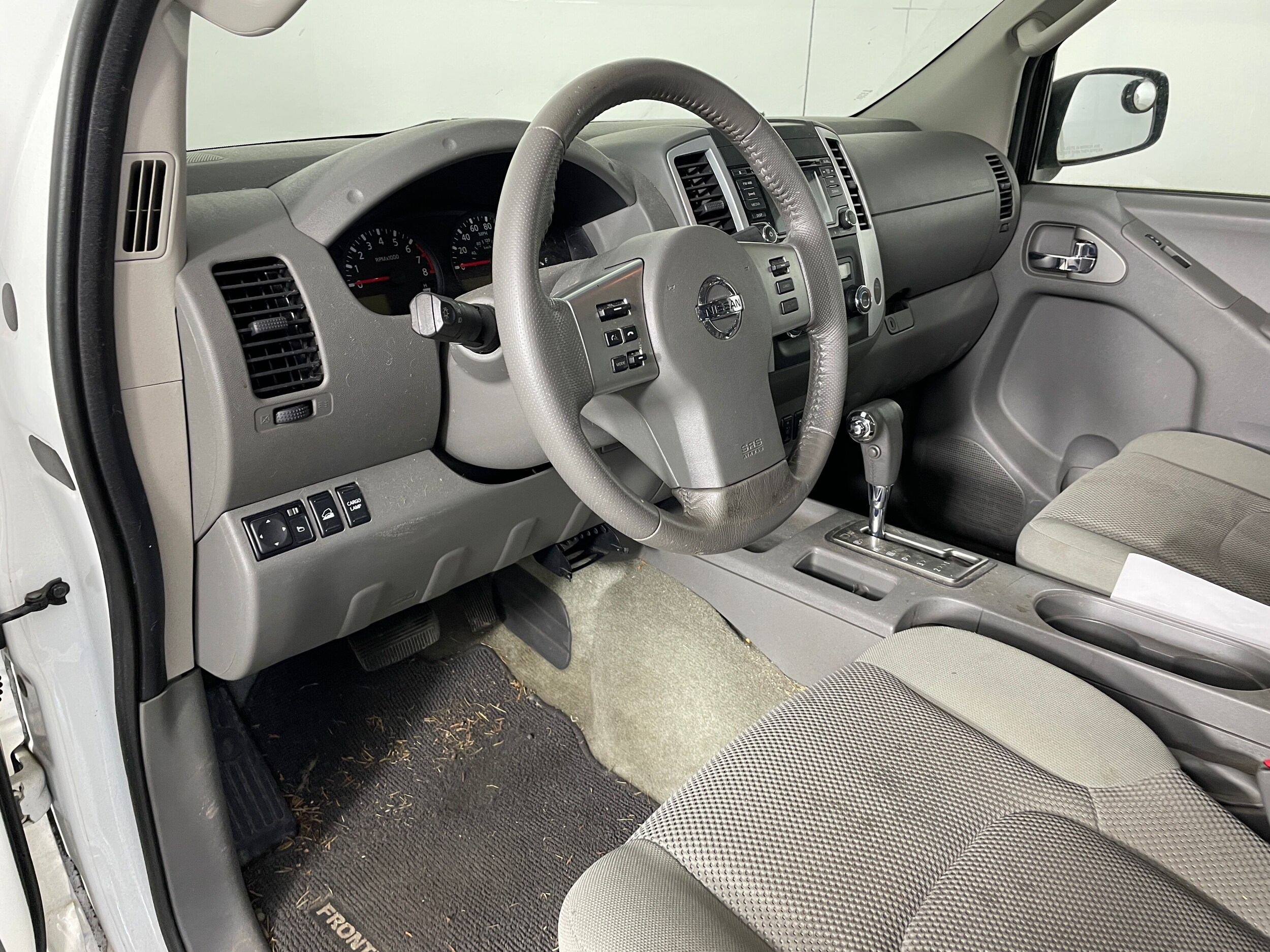2016 Nissan Frontier SV photo 3