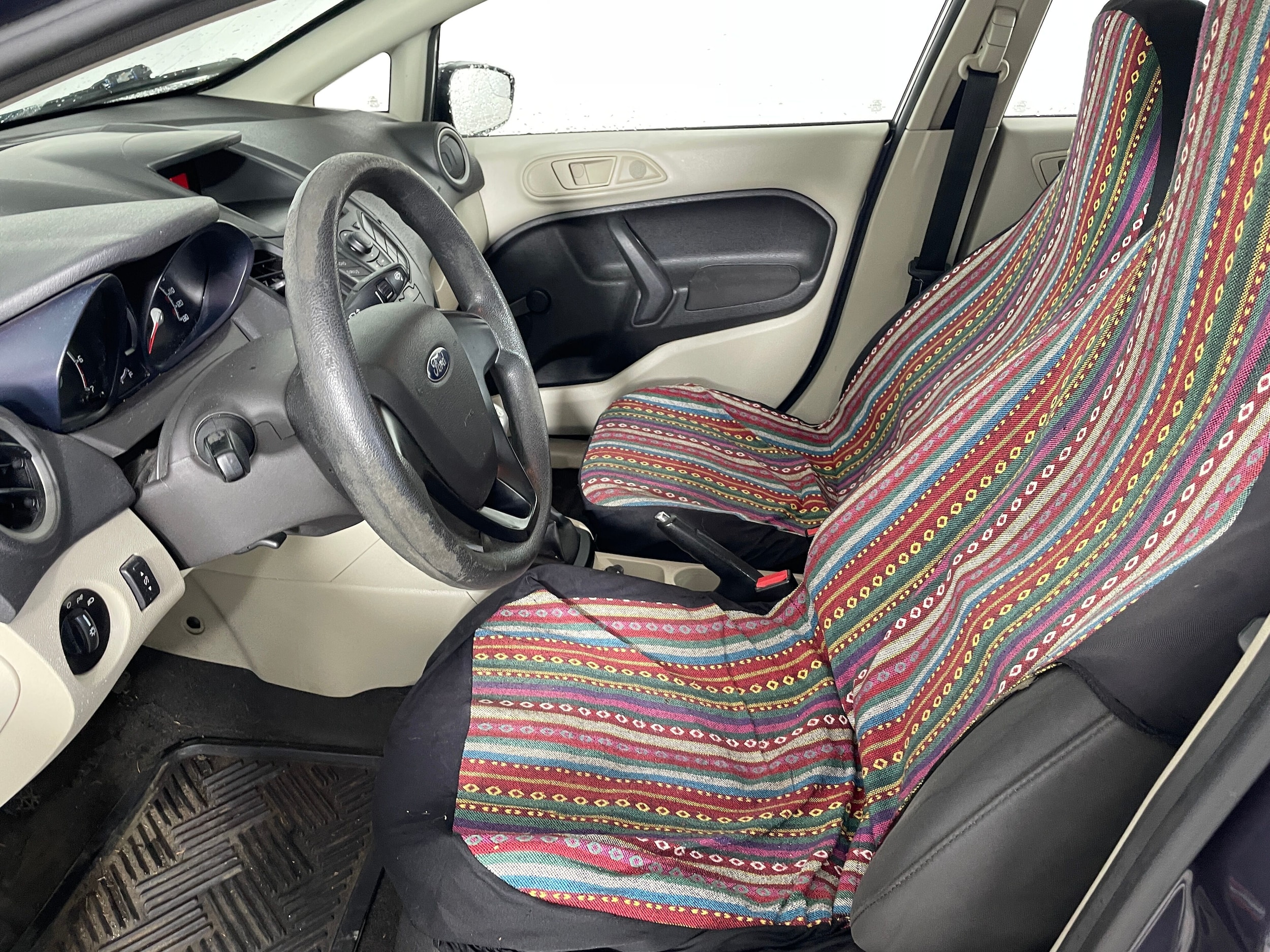 2013 Ford Fiesta S photo 2