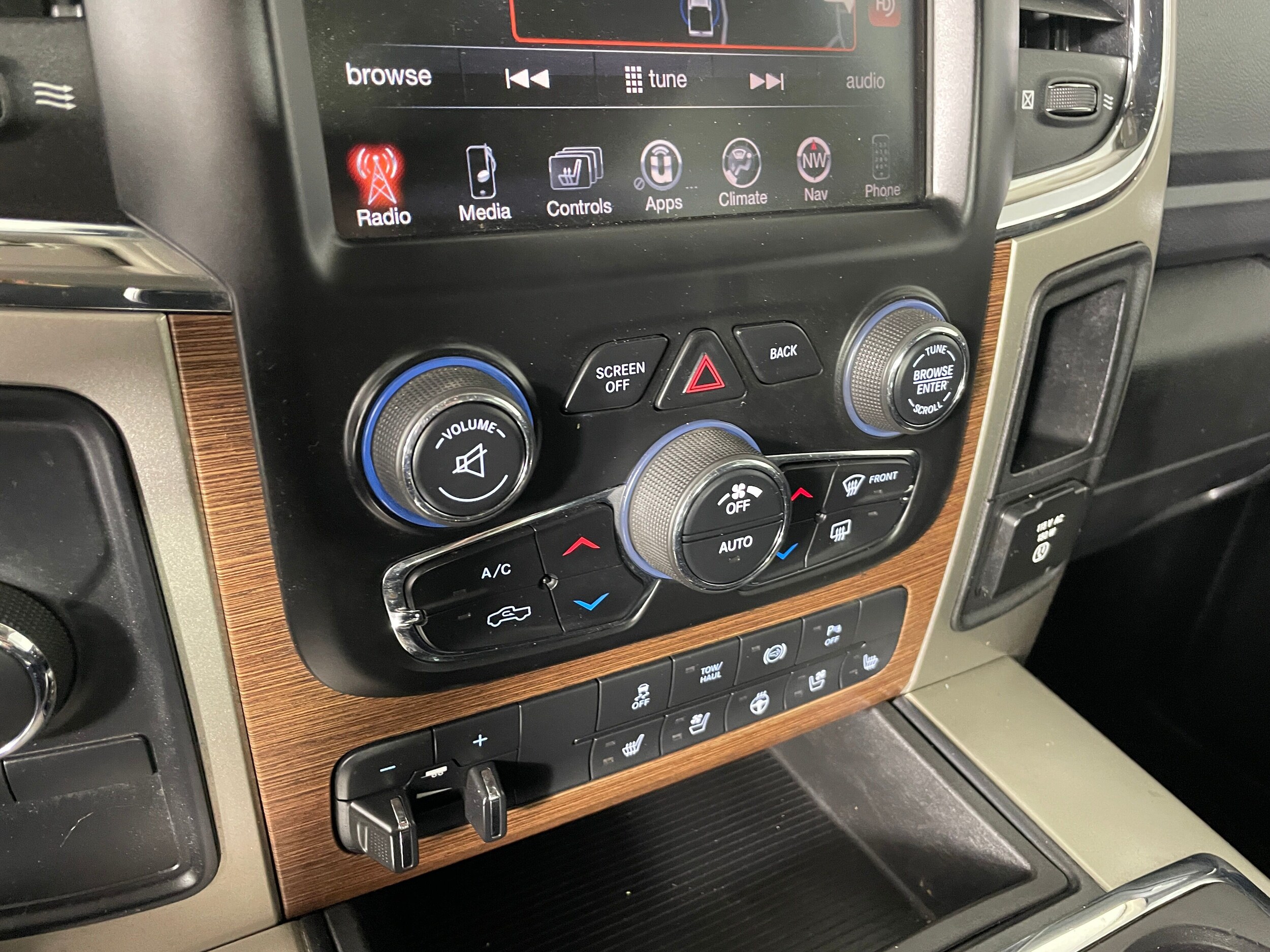 2015 Ram 3500 Laramie photo 3