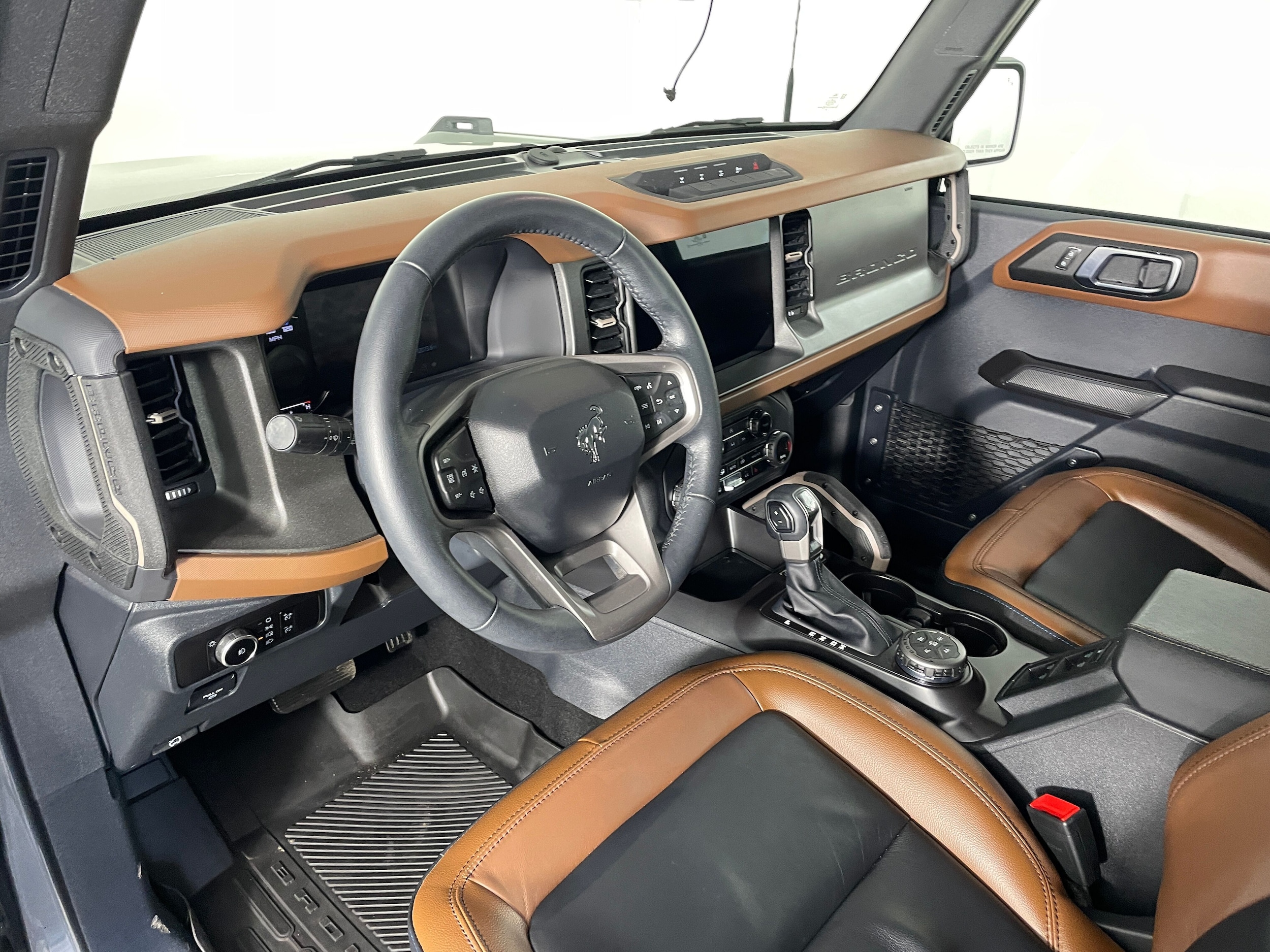 2024 Ford Bronco Outer Banks photo 2