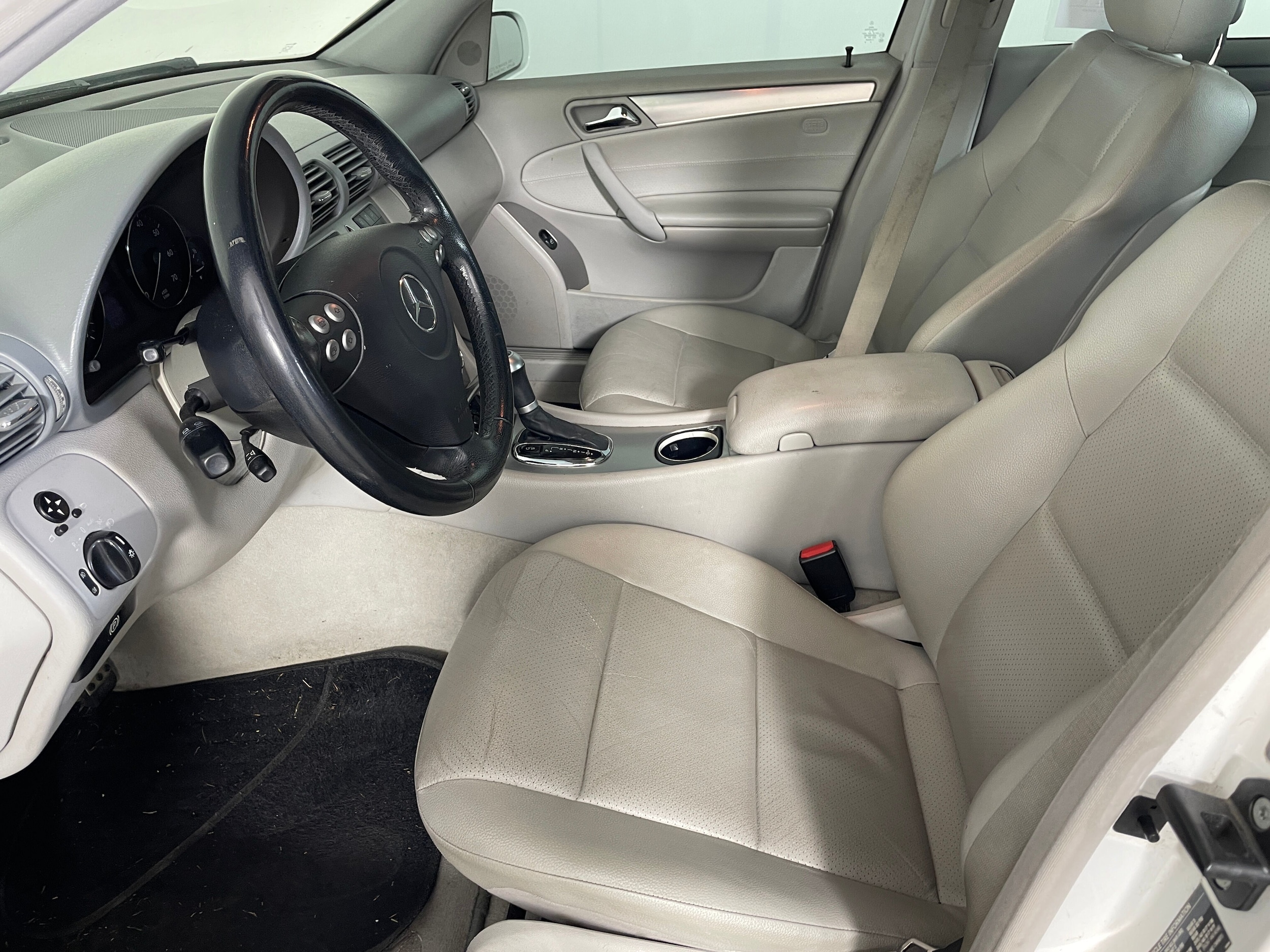 2005 Mercedes-Benz C-Class C 230 photo 2