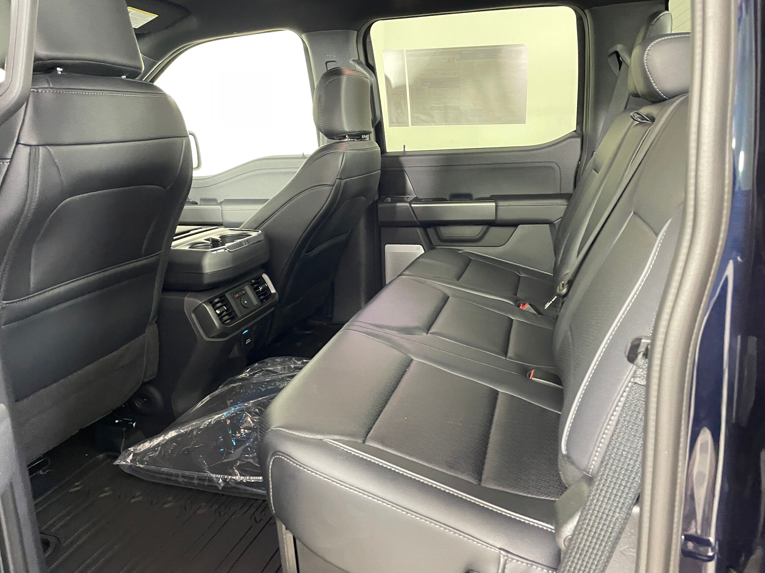 2025 Ford F-150 Lariat photo 3