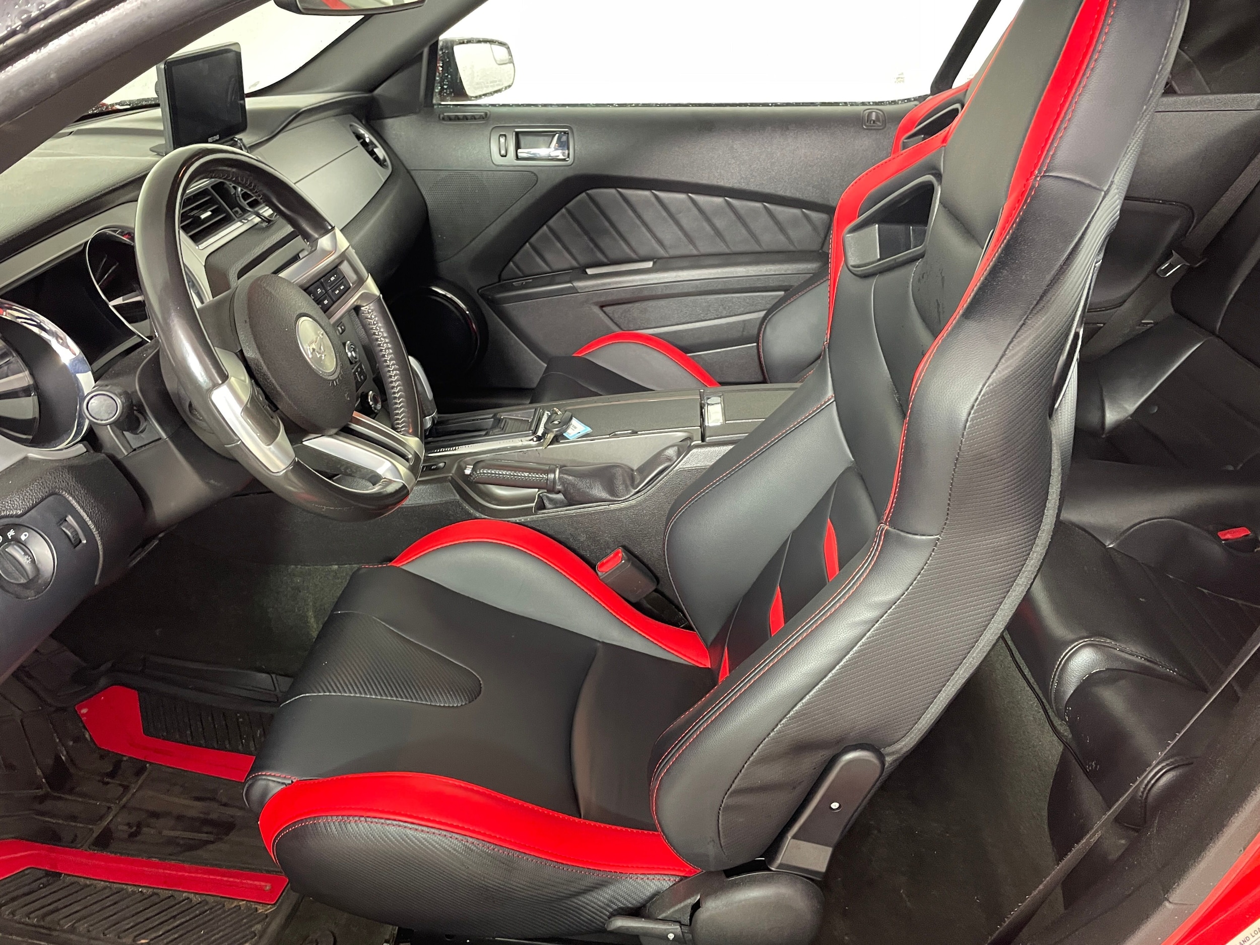 2014 Ford Mustang V6 Premium photo 2