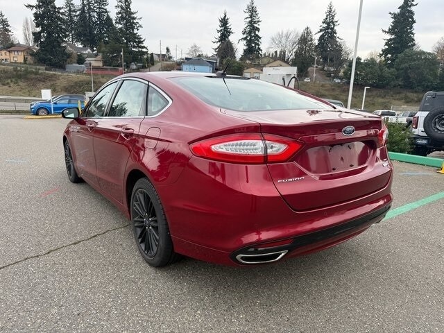 2016 Ford Fusion SE photo 2