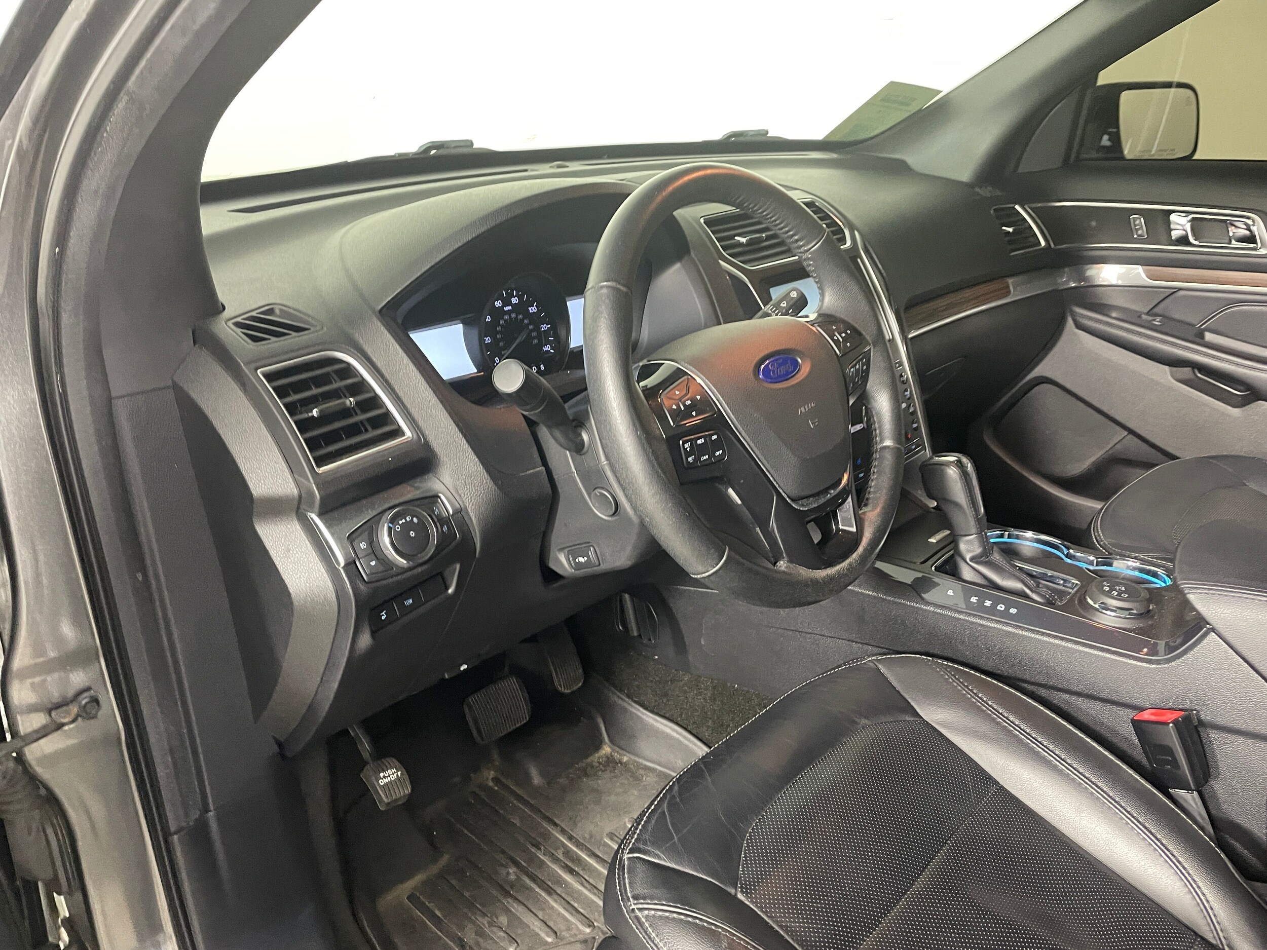 2016 Ford Explorer Limited photo 3