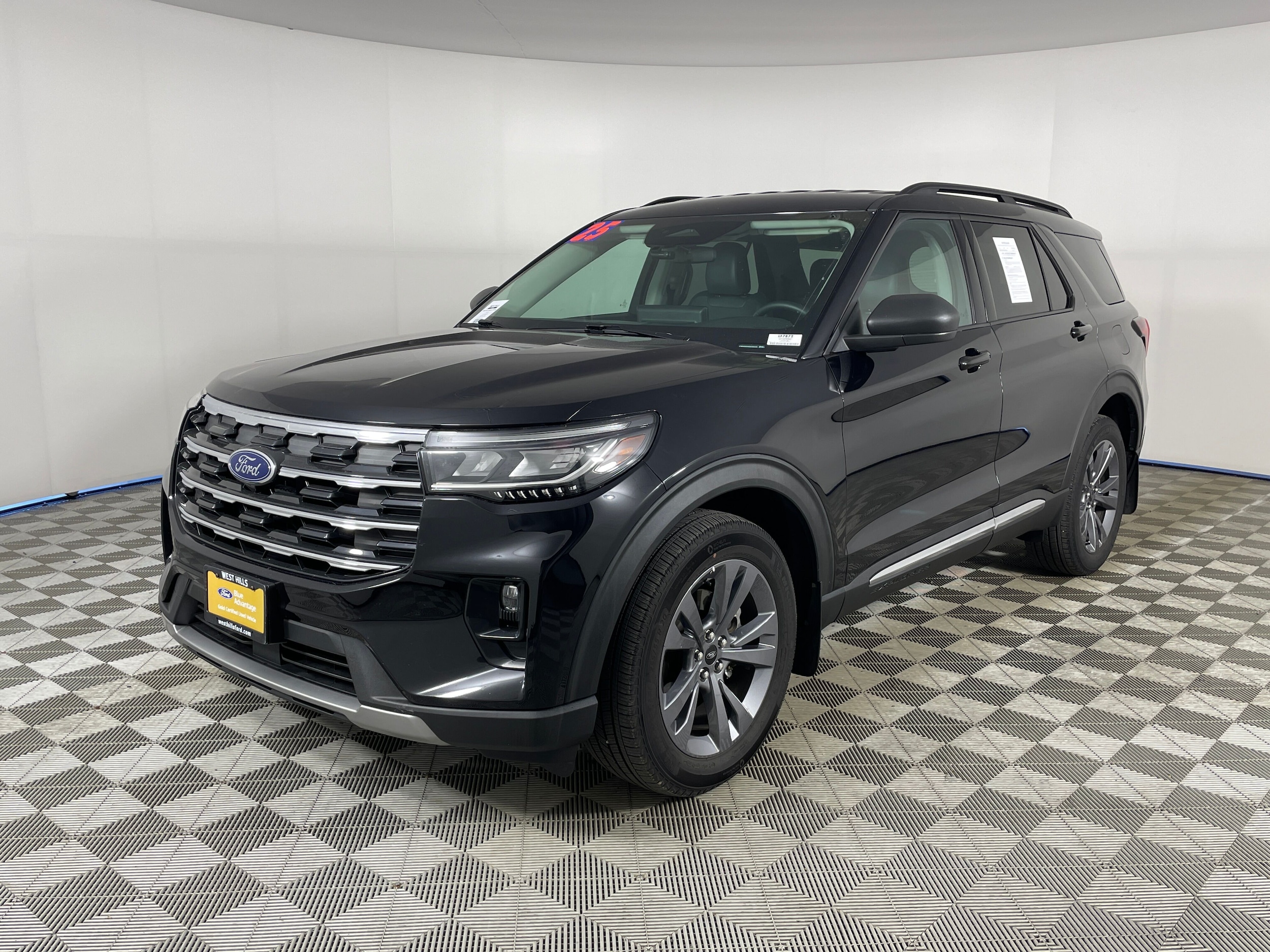 2025 Ford Explorer Active 4WD (PL535)'s photo