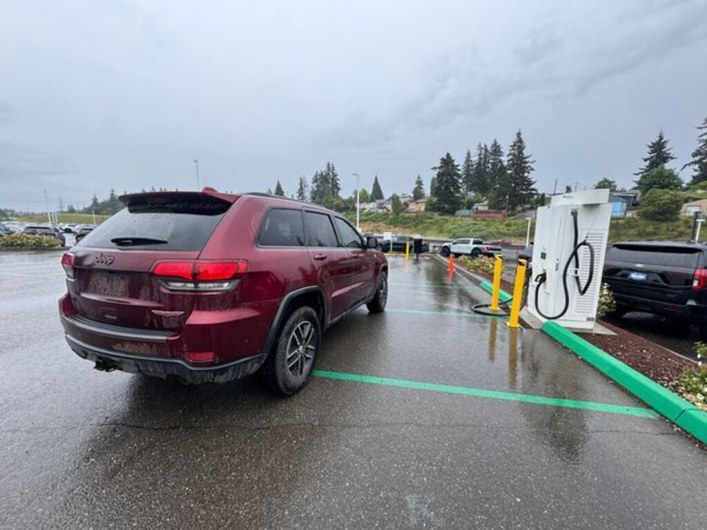 Used 2017 Jeep Grand Cherokee Trailhawk SUV