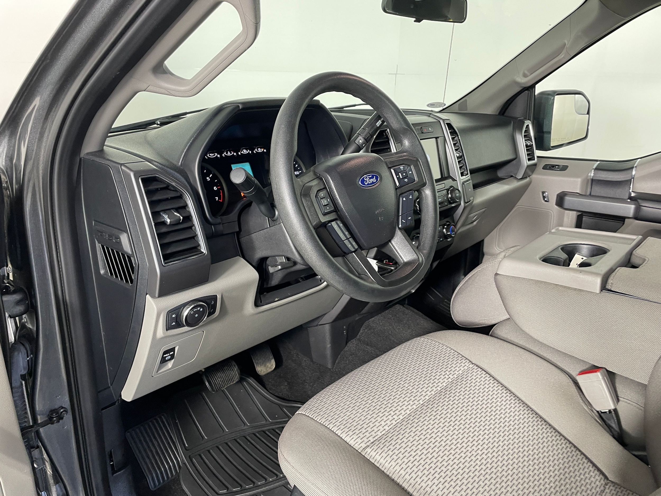 2020 Ford F-150 XLT photo 2