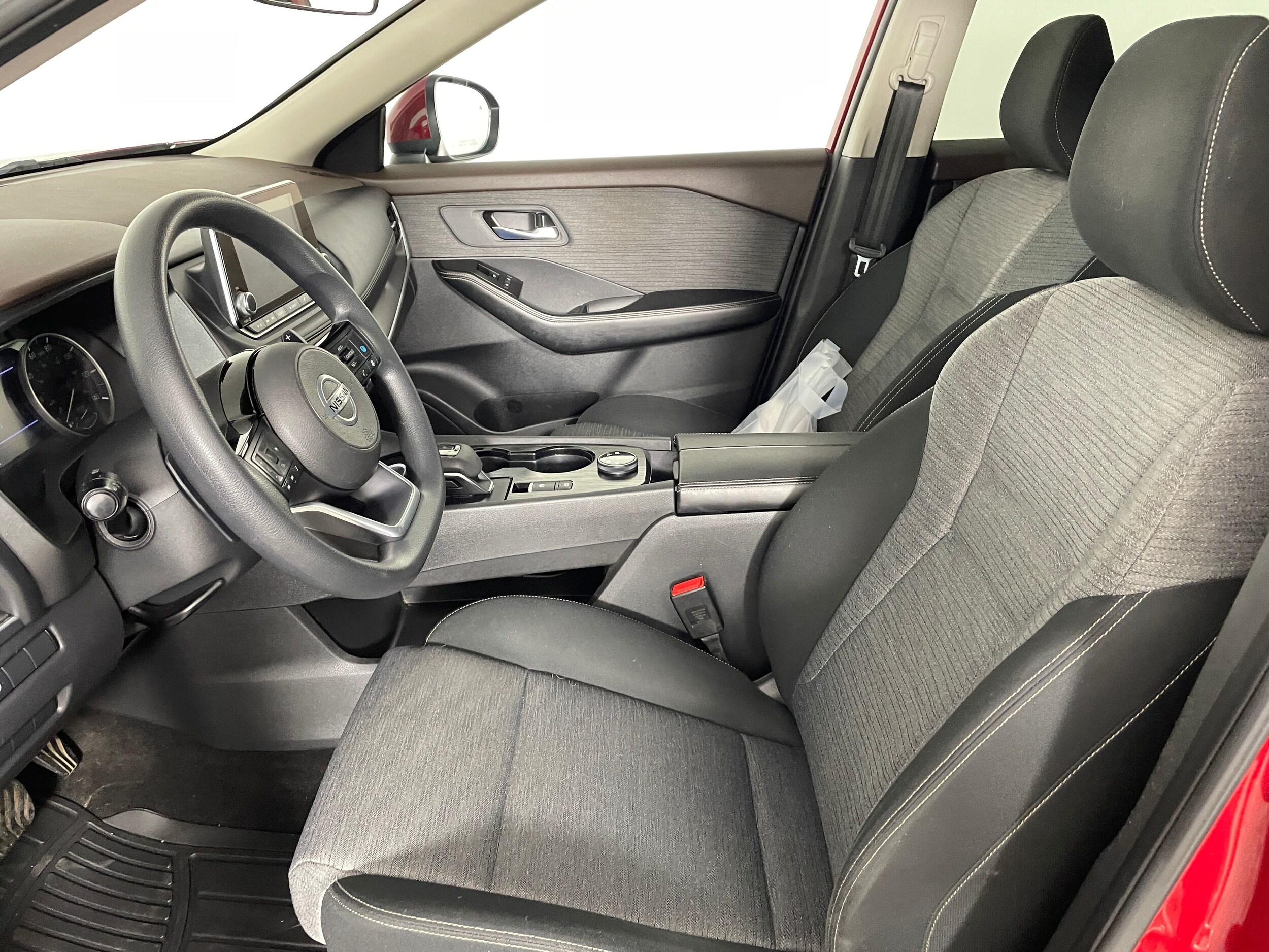 2021 Nissan Rogue SV photo 2