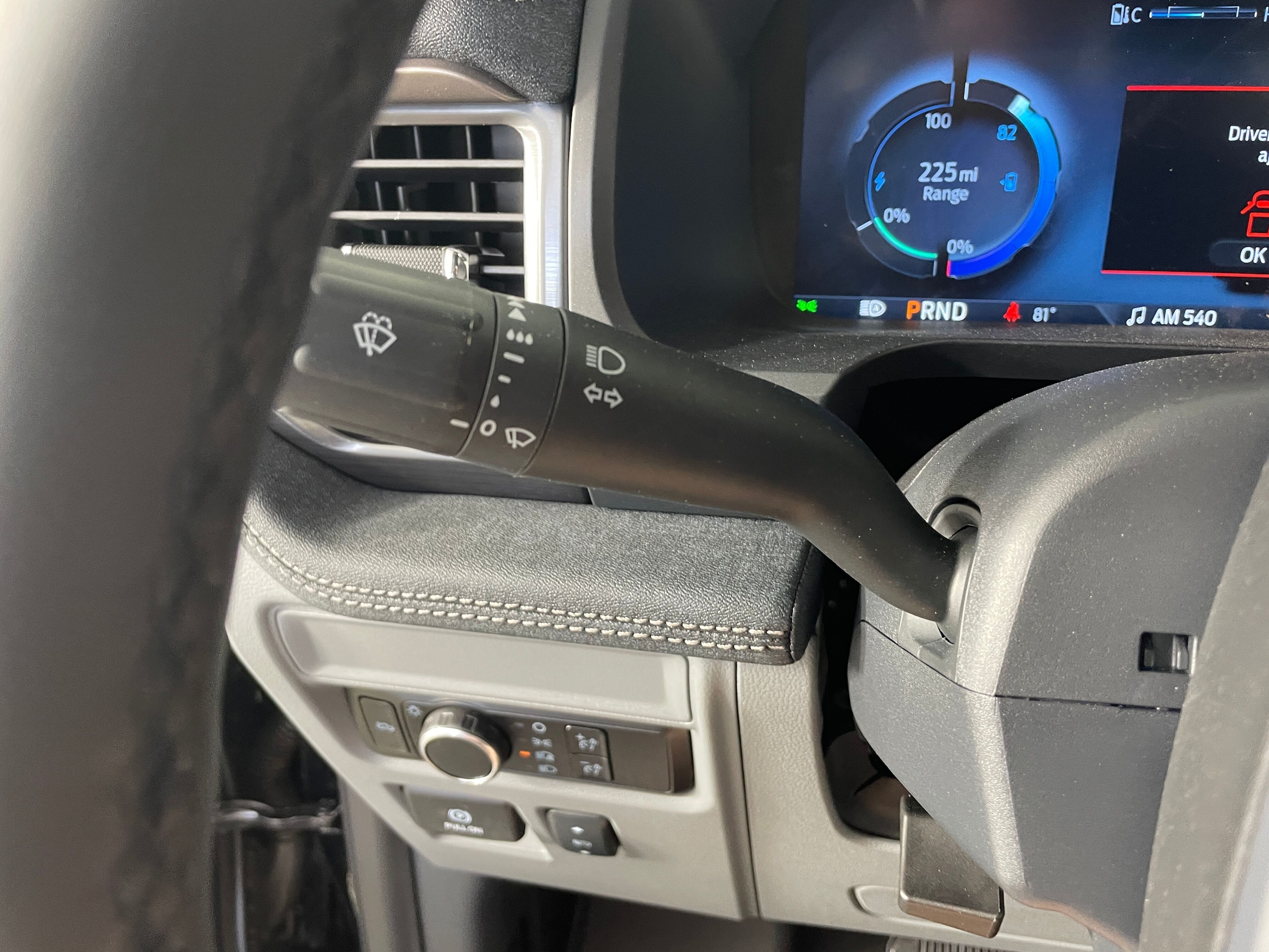 2025 Ford F-150 Lightning Flash - Photo 13