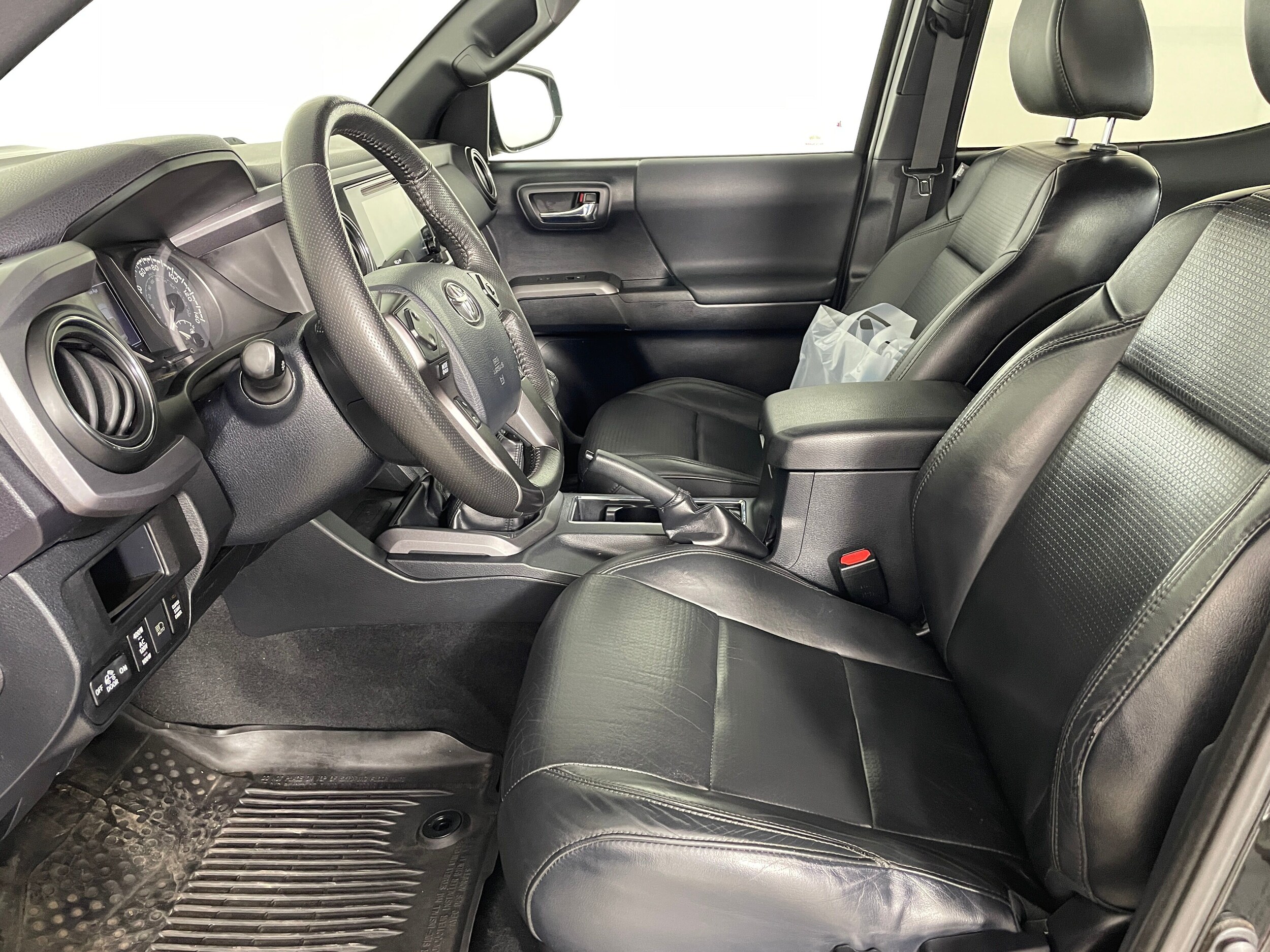 2019 Toyota Tacoma Double Cab photo 3