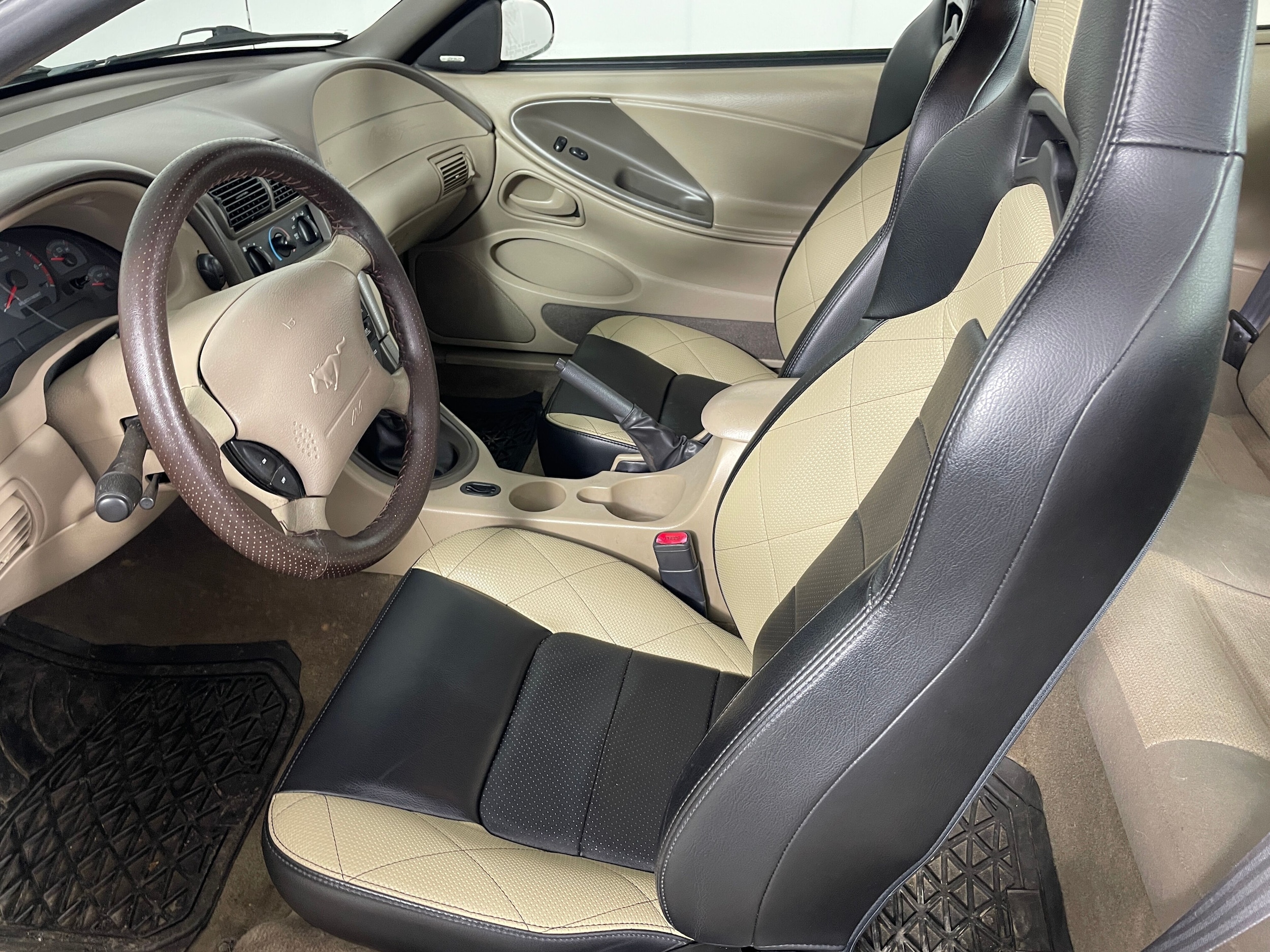 Used 2001 Ford Mustang Standard with VIN 1FAFP40471F162311 for sale in Bremerton, WA