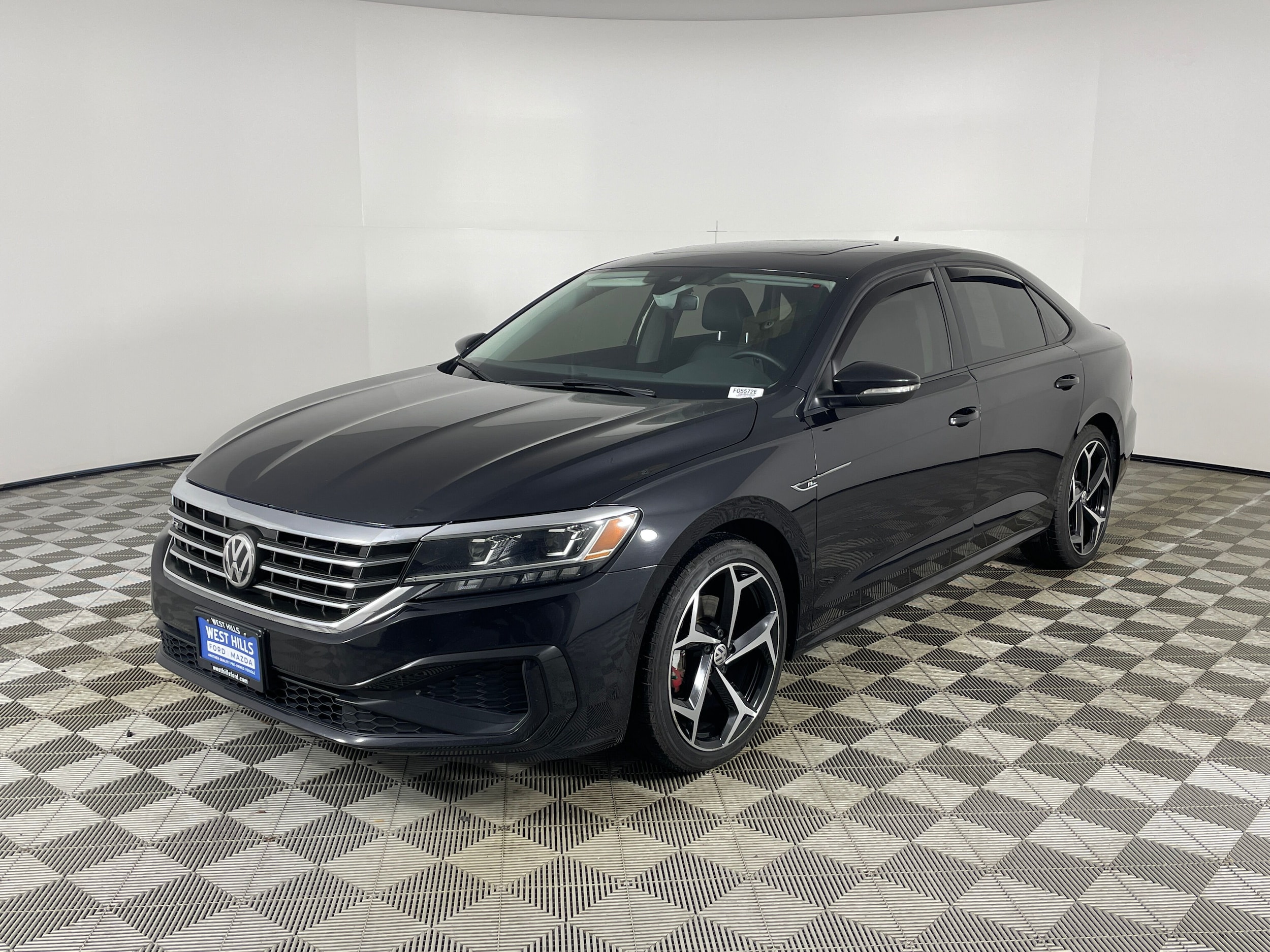 2020 Volkswagen Passat R-Line's photo