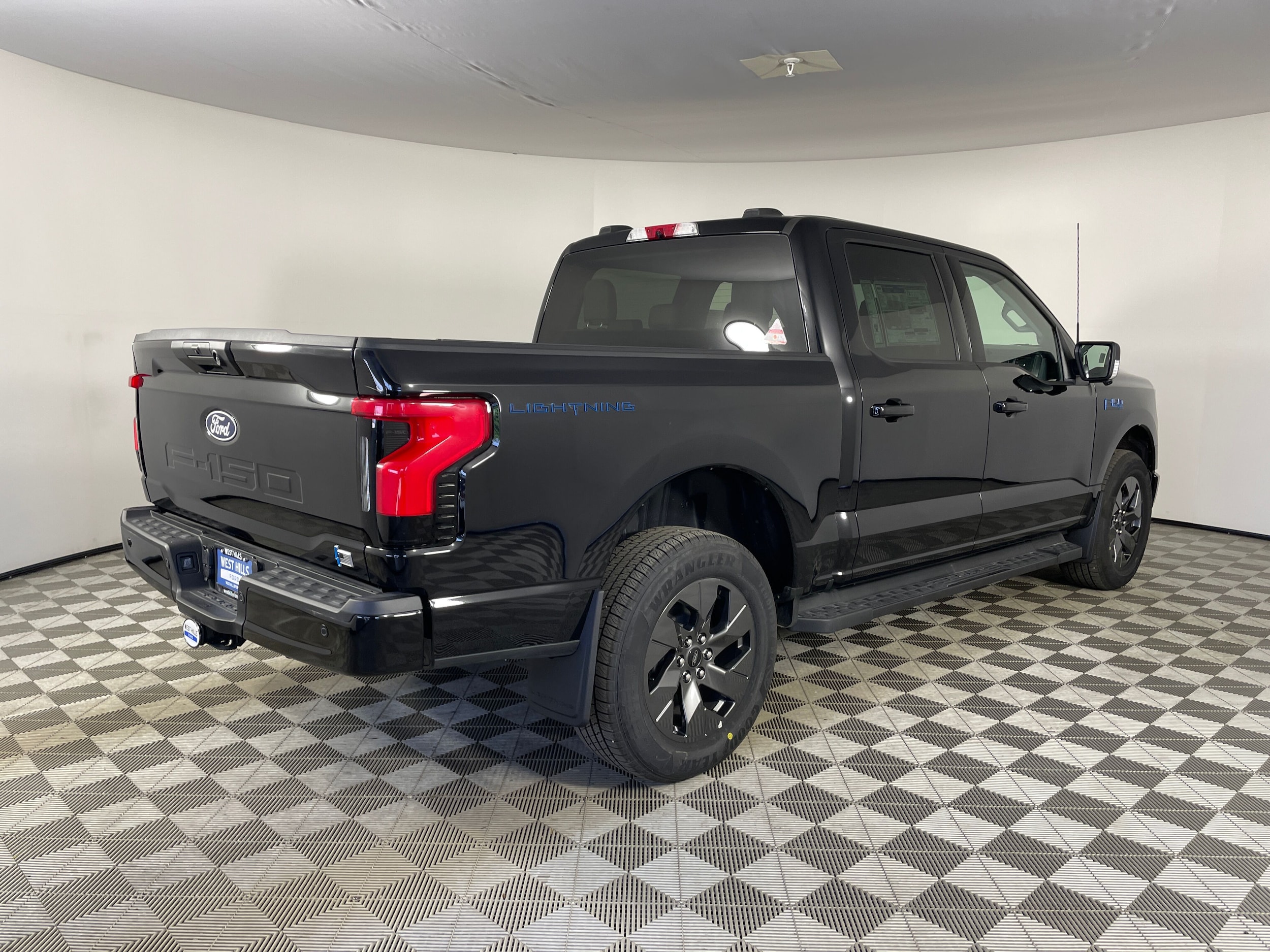 2025 Ford F-150 Lightning Flash - Photo 24