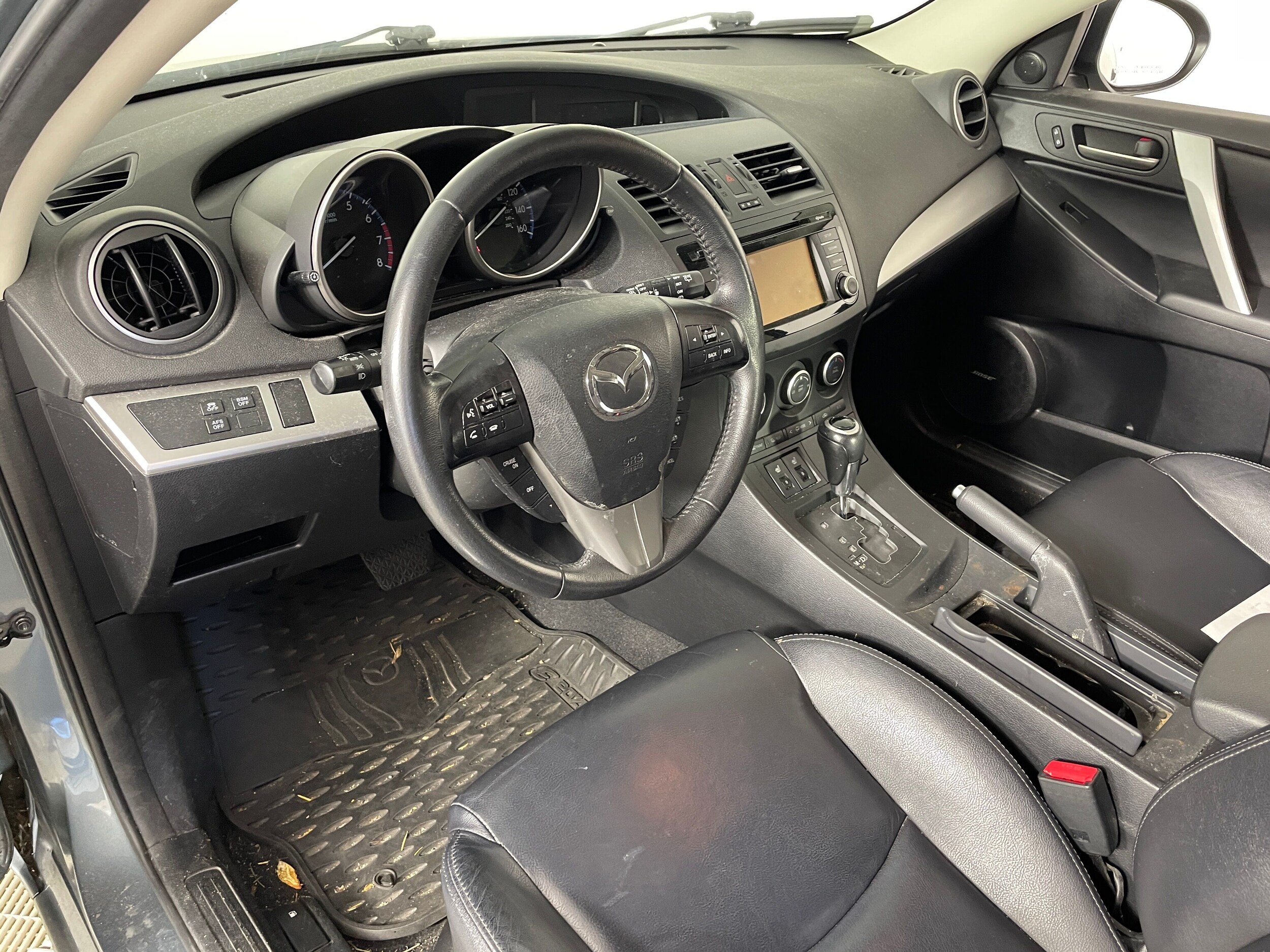 2013 Mazda Mazda3 Grand Touring photo 3