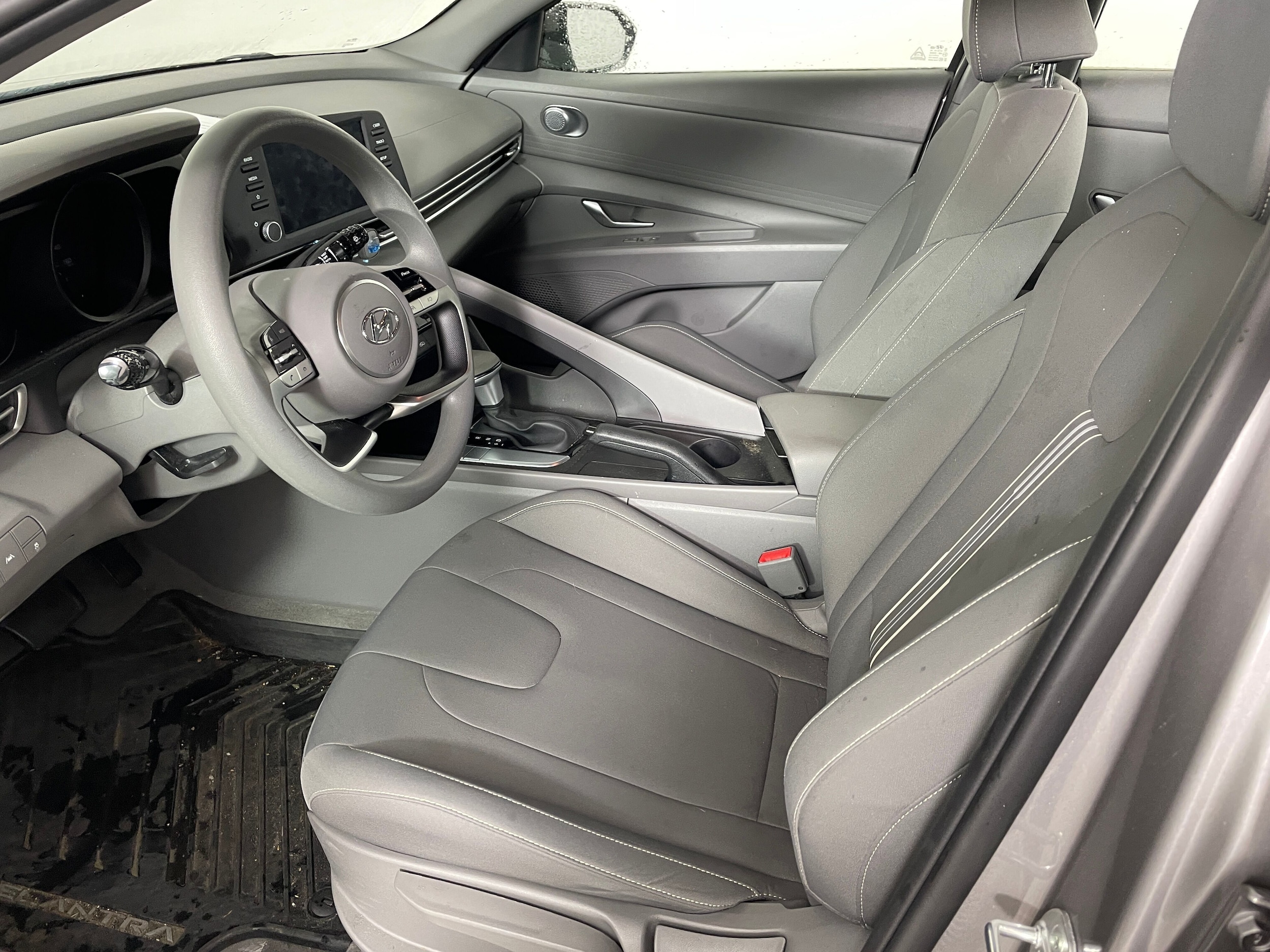 2023 Hyundai Elantra SEL photo 2