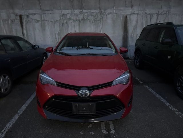 2017 Toyota Corolla LE photo 3
