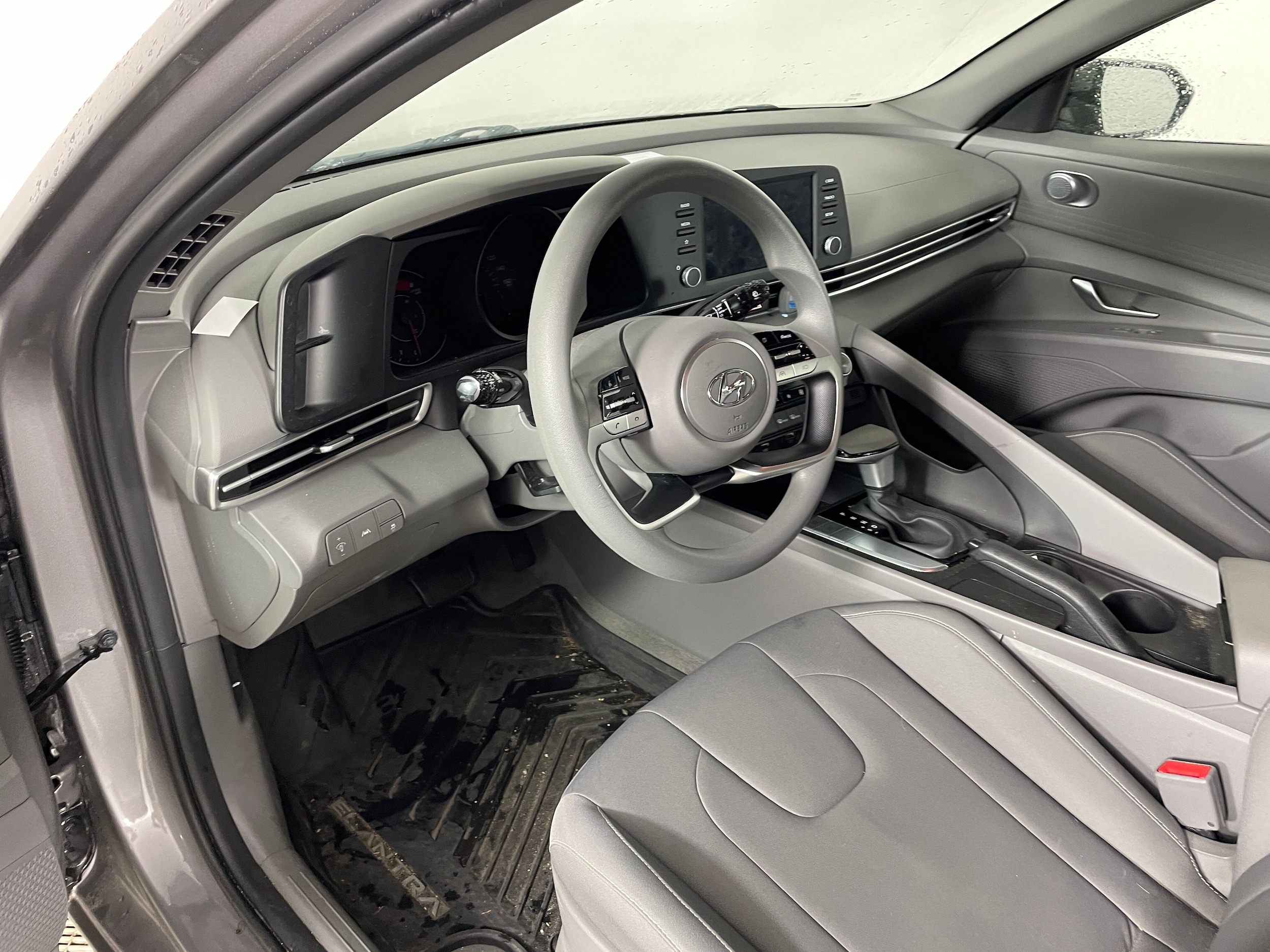 2023 Hyundai Elantra SEL photo 3