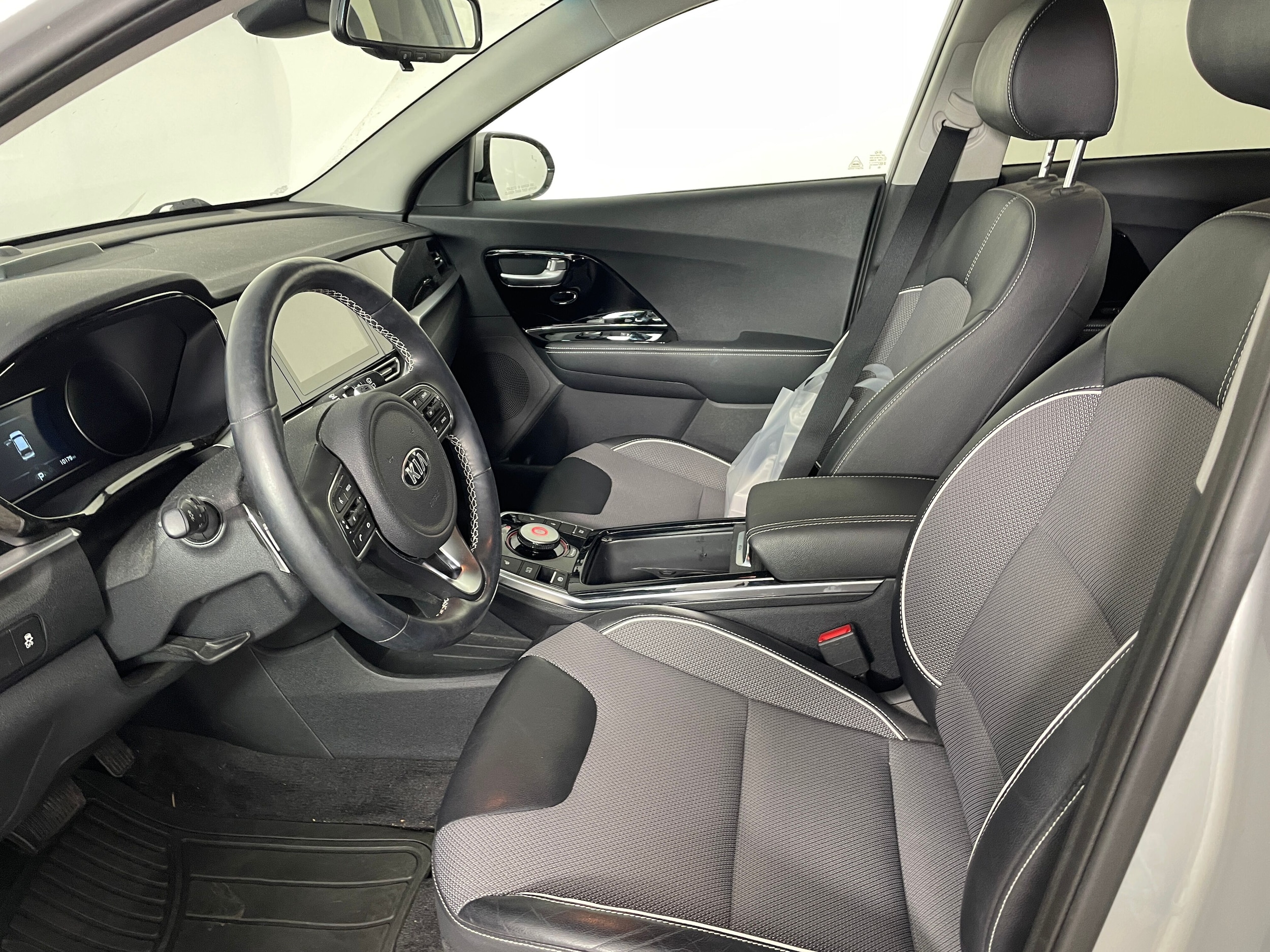 Used 2020 Kia Niro EX with VIN KNDCC3LG2L5072968 for sale in Bremerton, WA