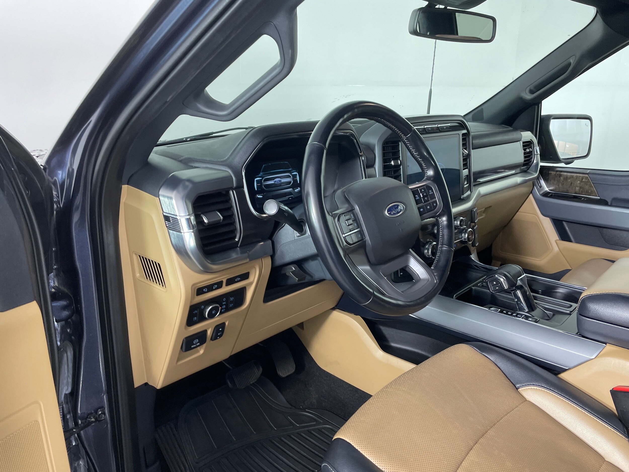 2022 Ford F-150 Lariat photo 2