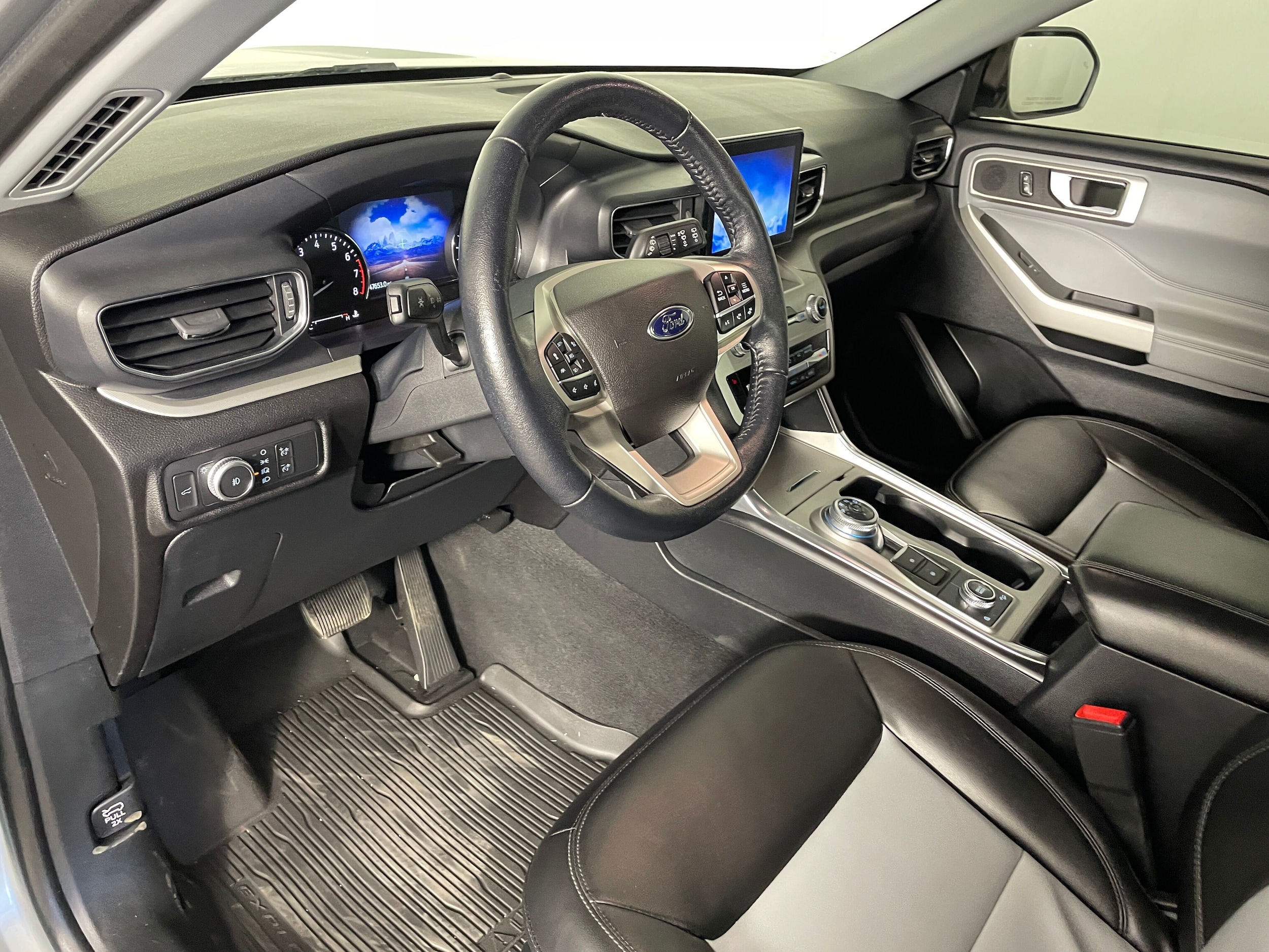 2022 Ford Explorer XLT photo 2