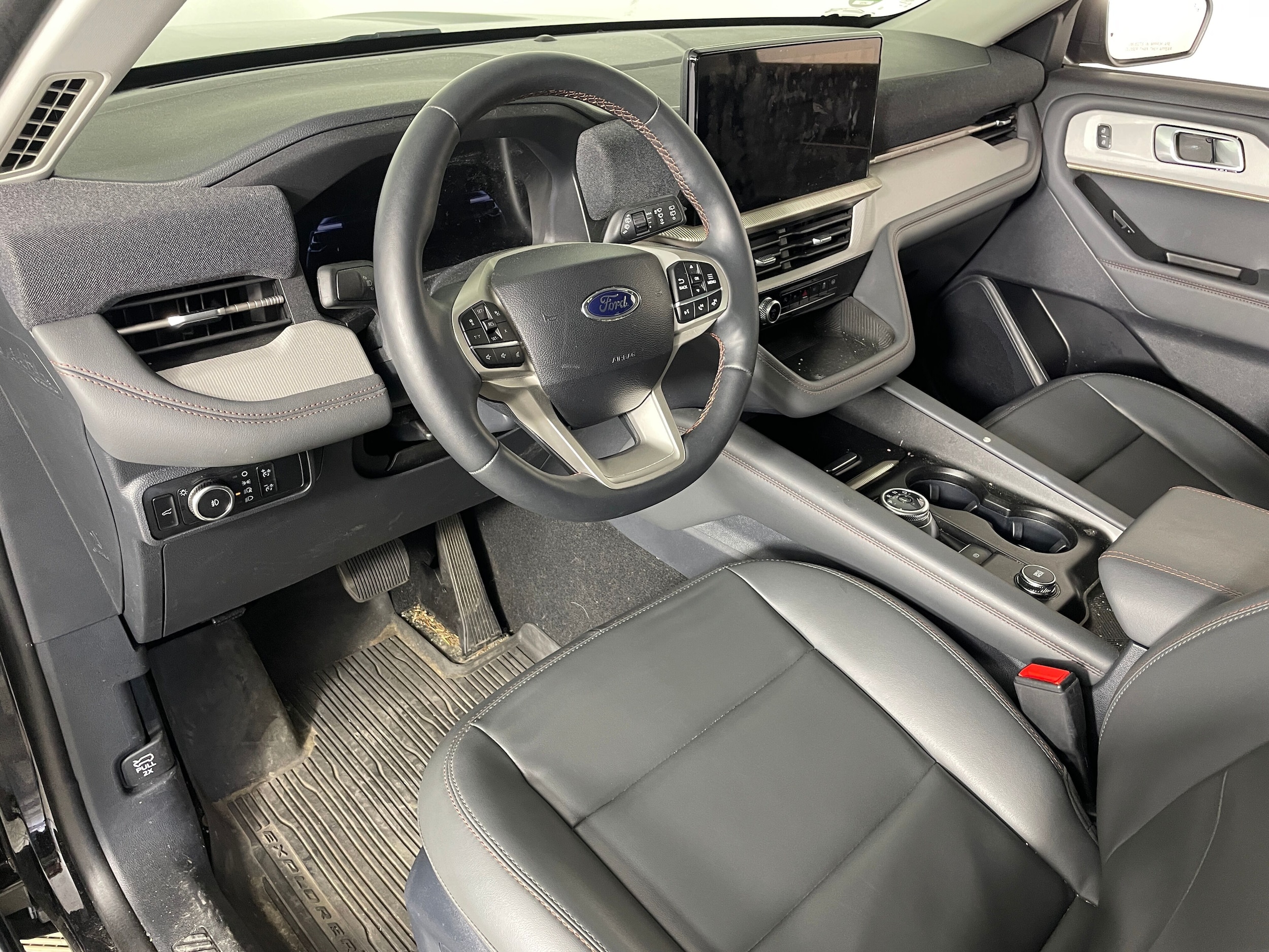 2025 Ford Explorer Active photo 3