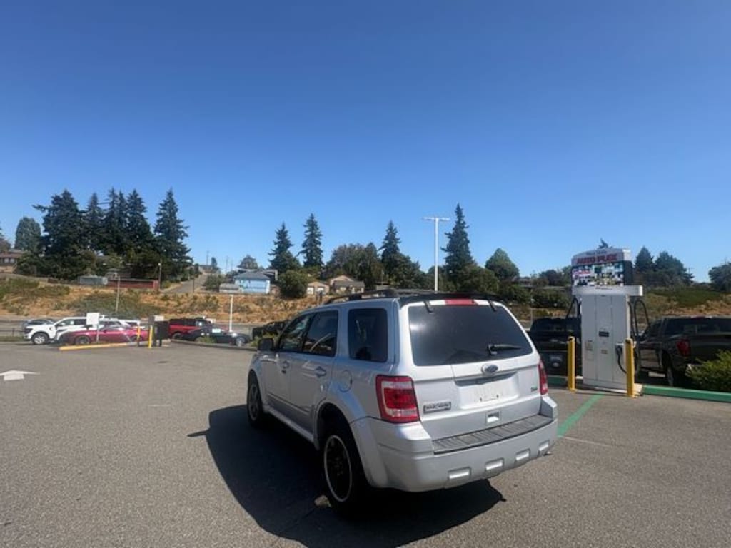 Used 2010 Ford Escape XLT SUV
