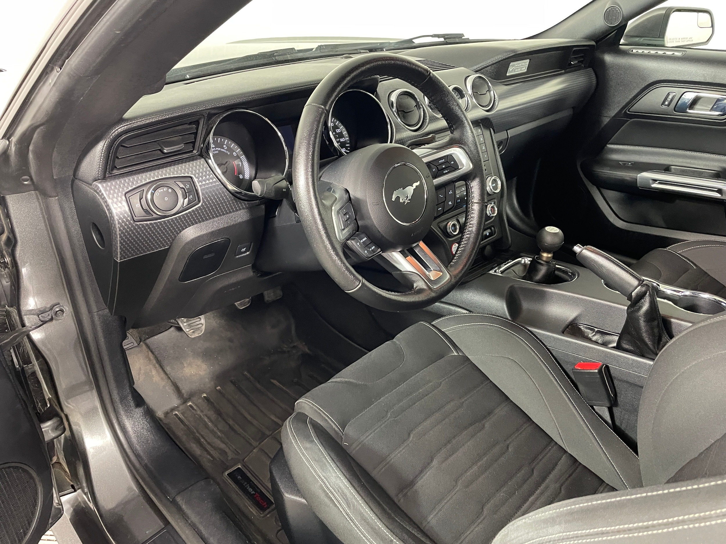 2016 Ford Mustang GT photo 2