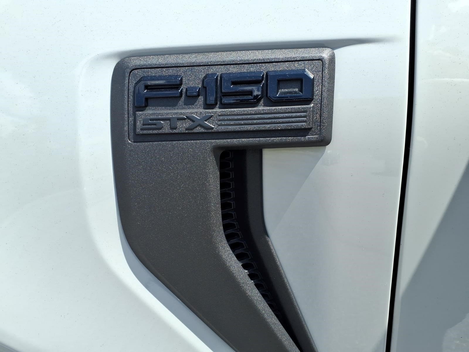 2023 Ford F-150 XL - Photo 9