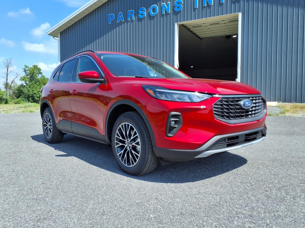 2025 Ford Escape Titanium photo 2