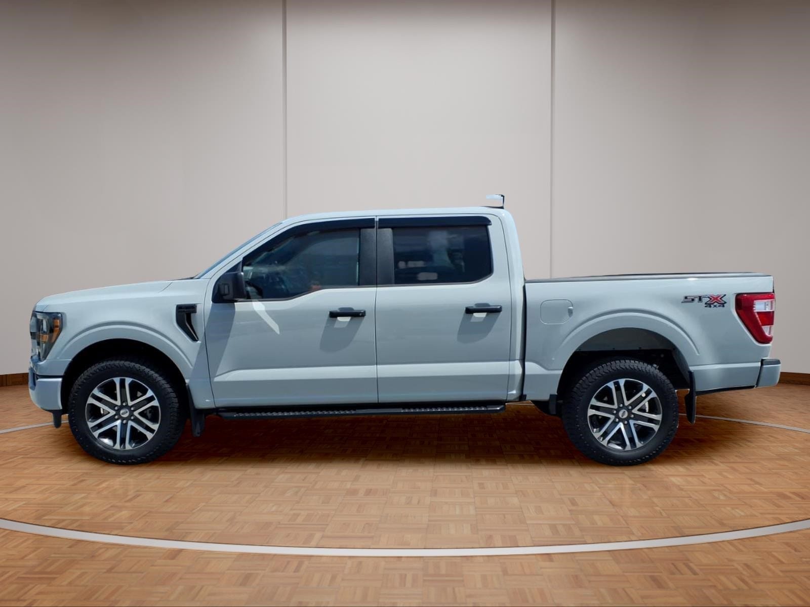 2023 Ford F-150 XL - Photo 8