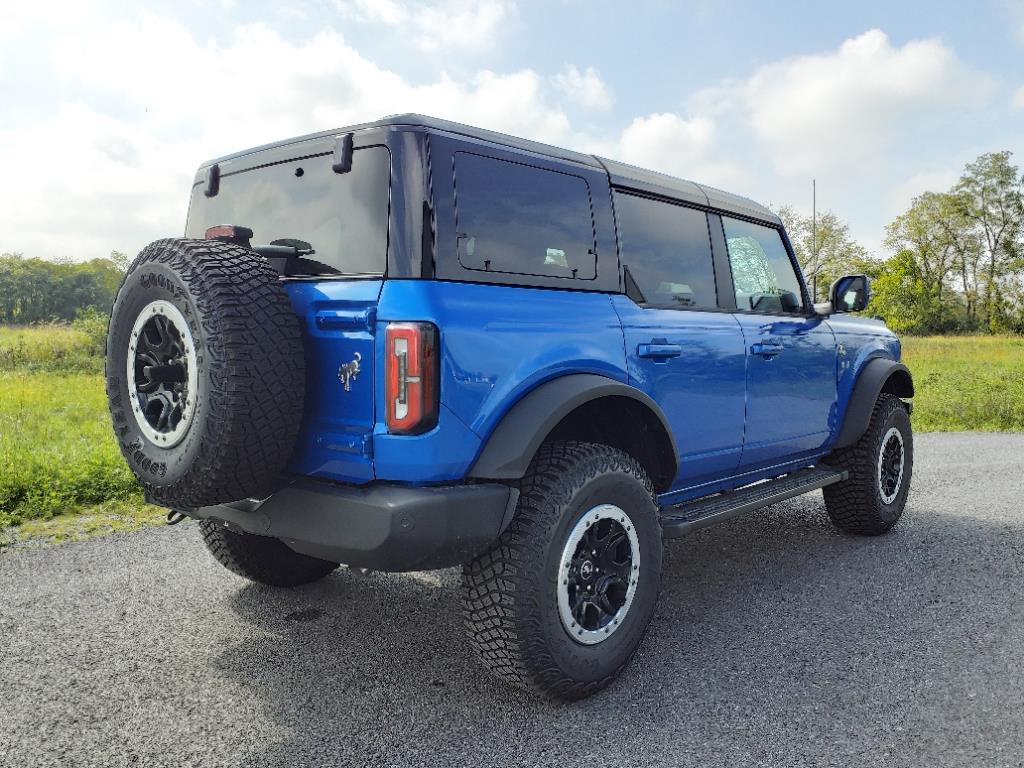 2024 Ford Bronco Outer Banks photo 3