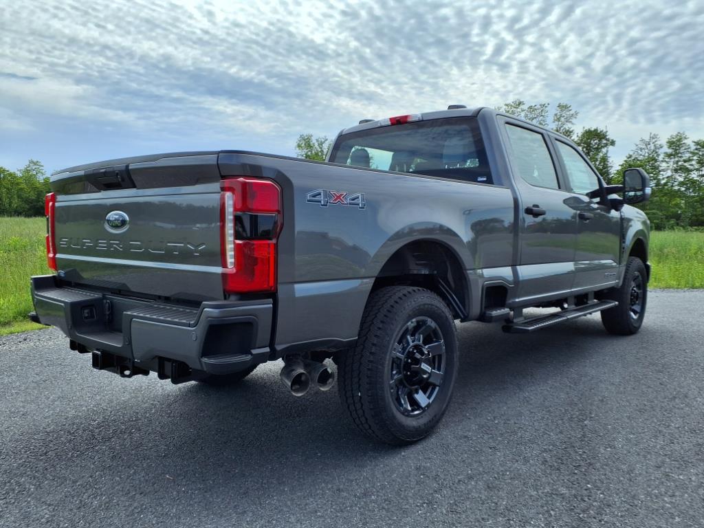 2025 Ford F-250 XL photo 3