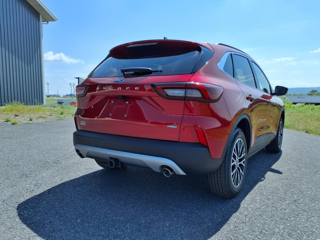 2025 Ford Escape Titanium photo 3