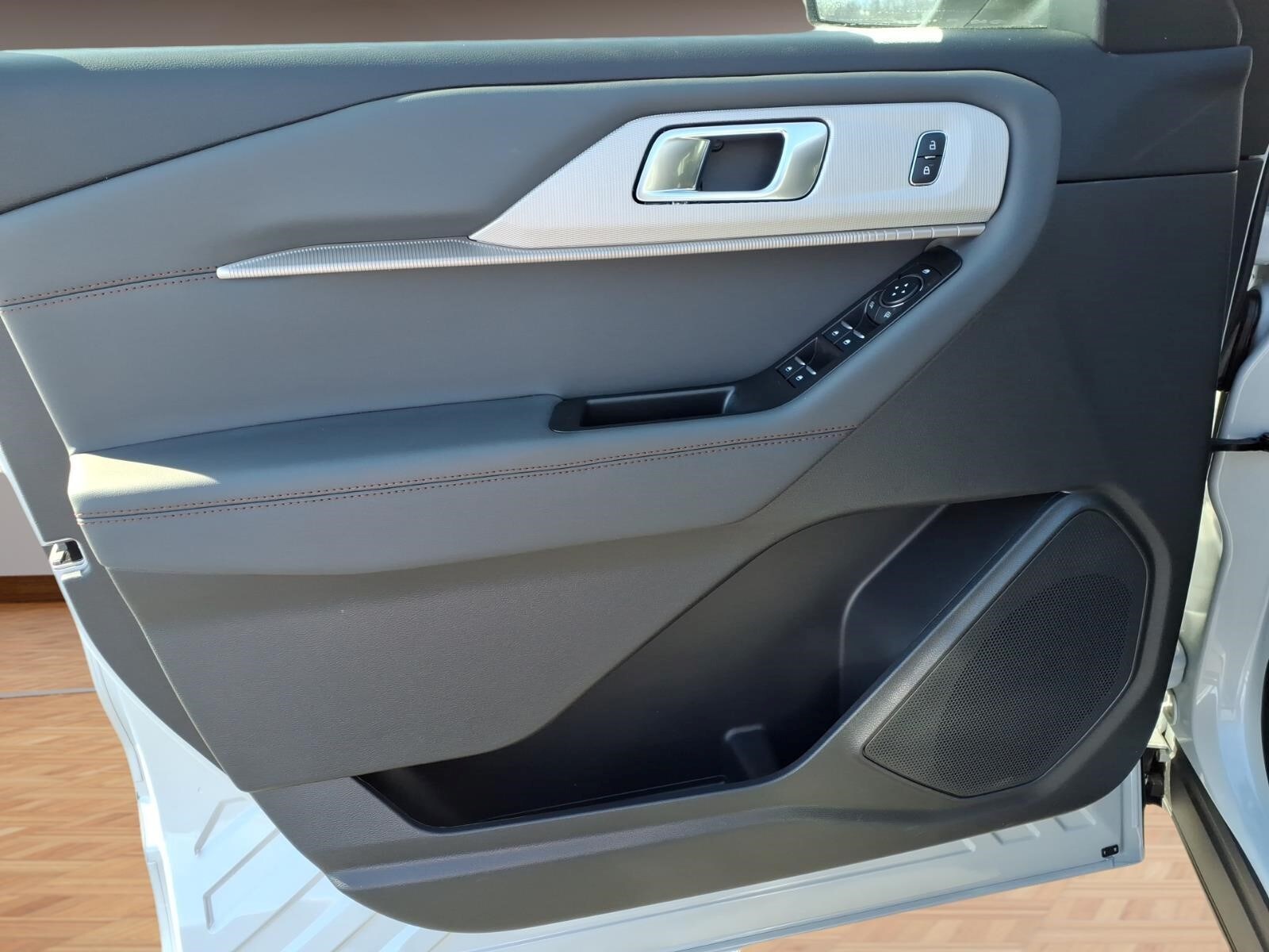 2026 Ford Explorer Active - Photo 9