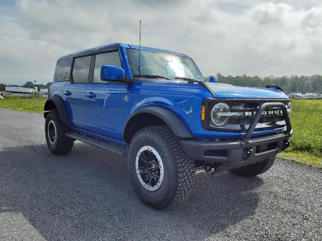 2024 Ford Bronco Outer Banks photo 2
