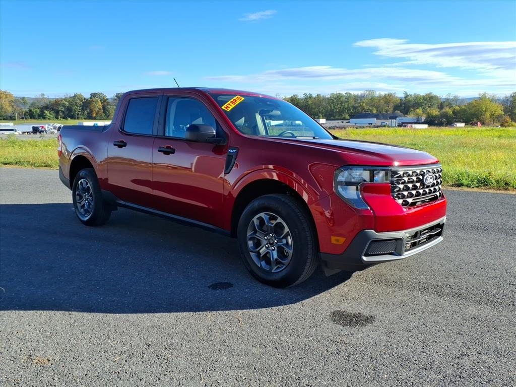 2025 Ford Maverick XLT photo 2