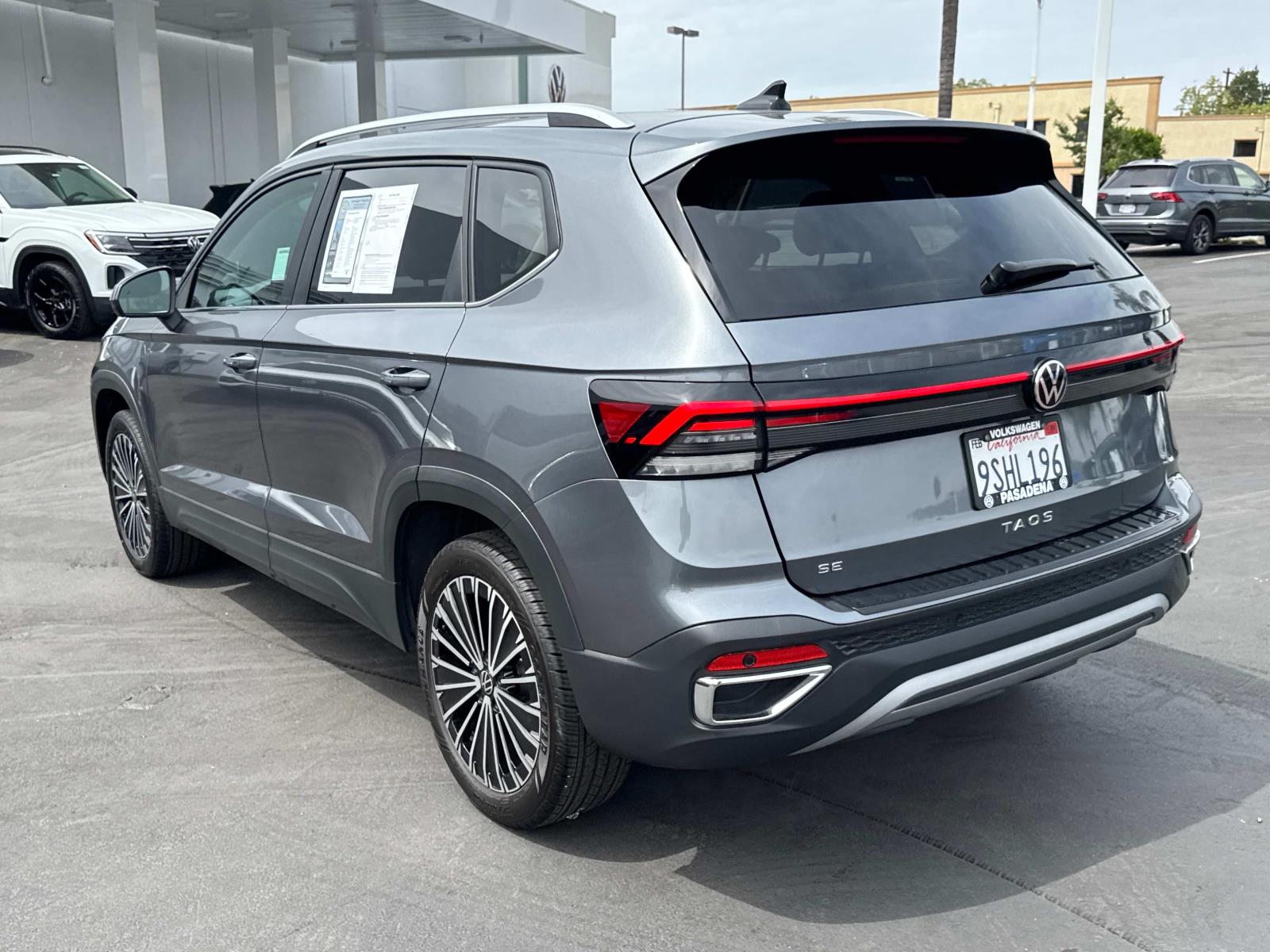 2025 Volkswagen Taos SE photo 3