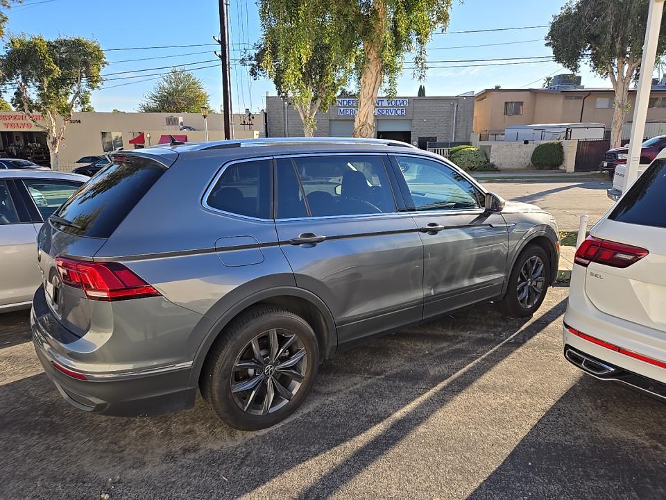 2023 Volkswagen Tiguan SE's photo
