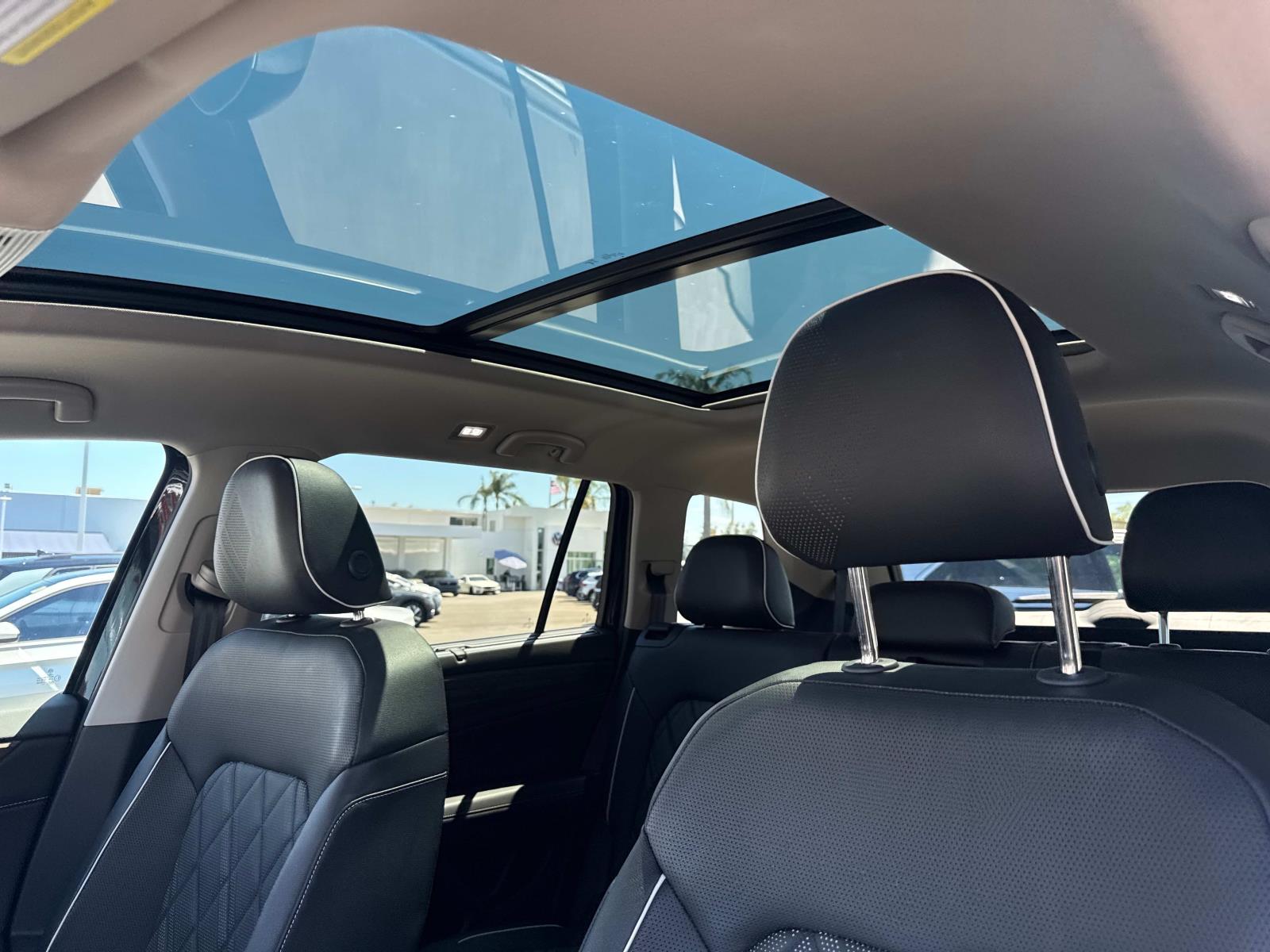 2025 Volkswagen Atlas SEL Premium R-Line - Photo 18