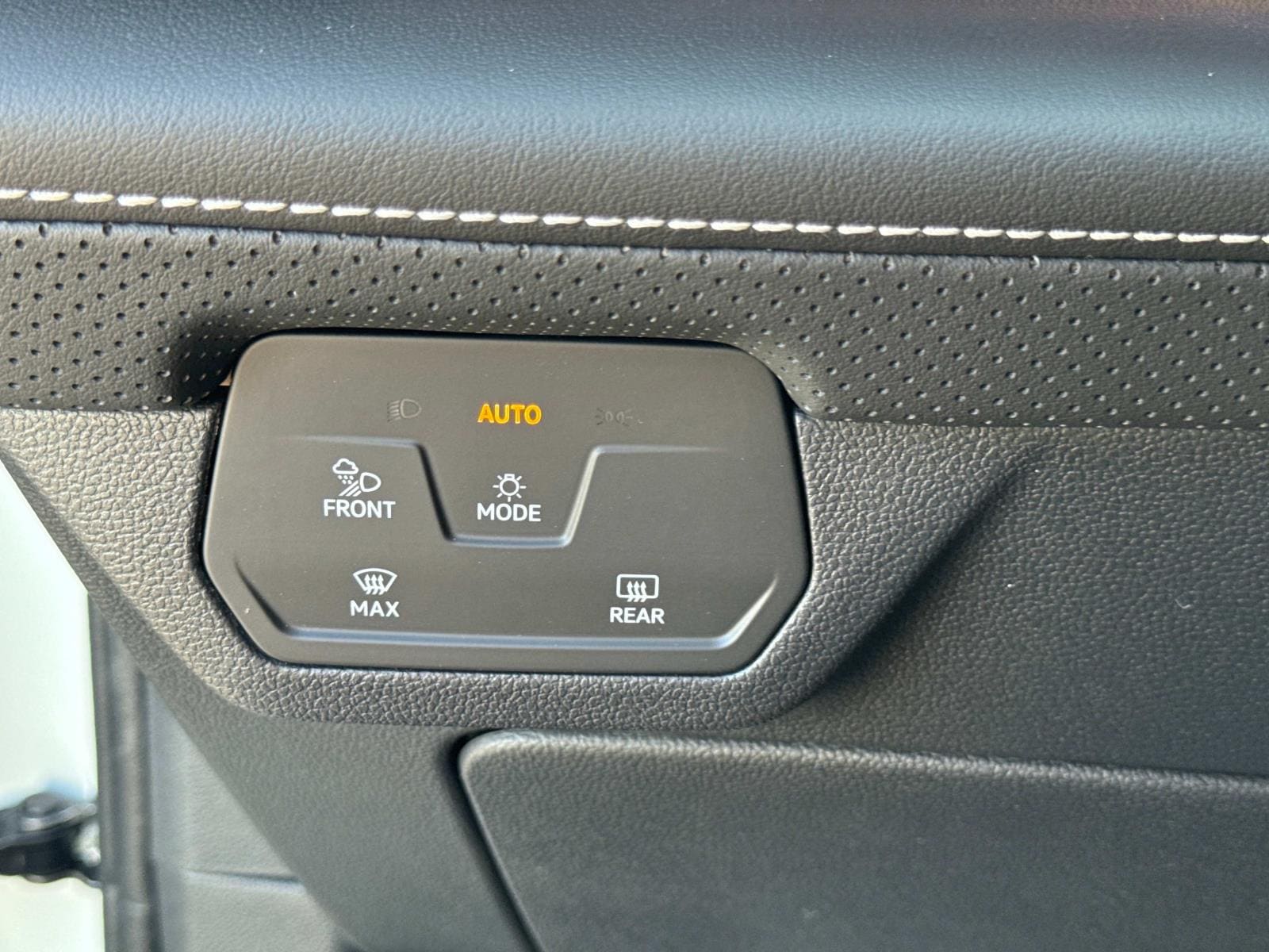 2025 Volkswagen Atlas Cross Sport SEL Premium R-LINE - Photo 25