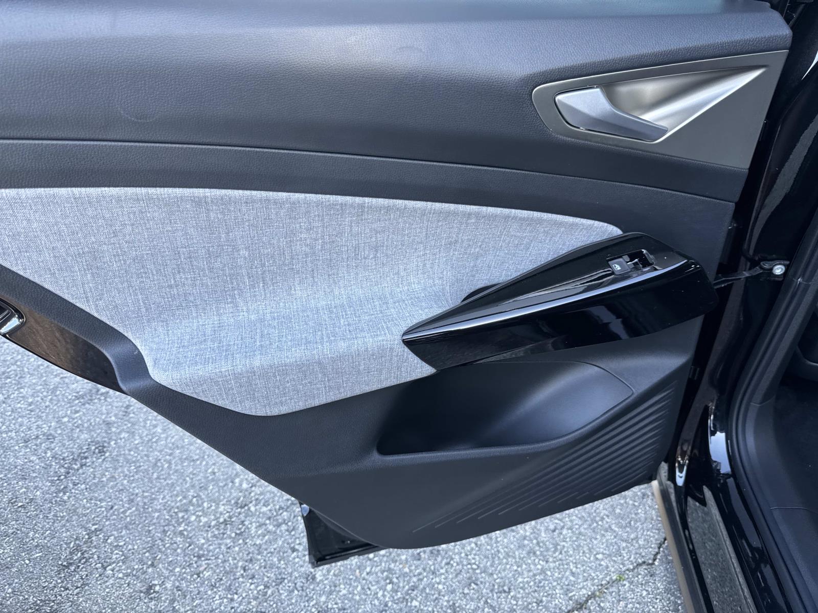 2026 Volkswagen ID.4 PRO - Photo 9